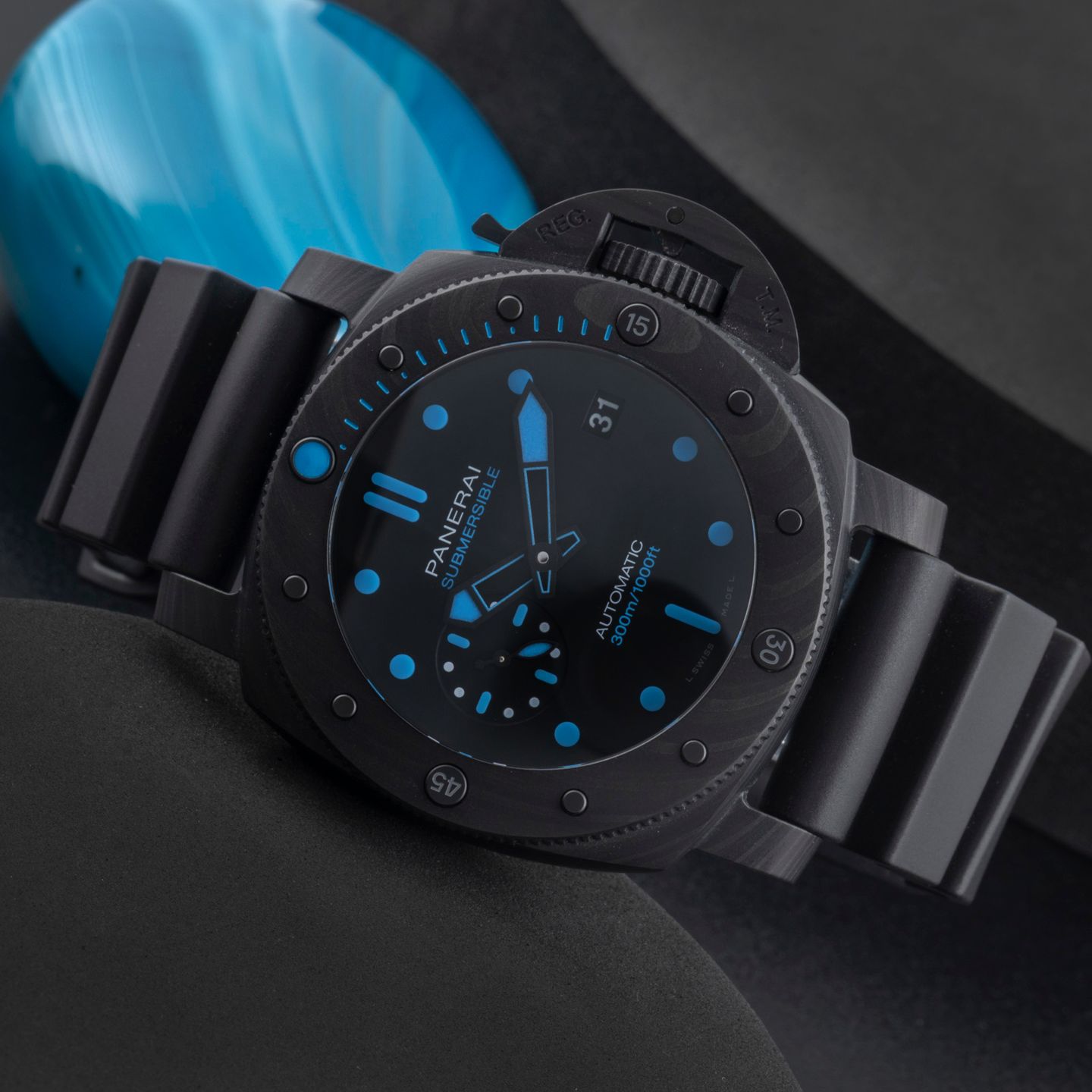 Panerai Luminor Submersible PAM00960 (Unknown (random serial)) - Black dial 42 mm Carbon case (2/8)
