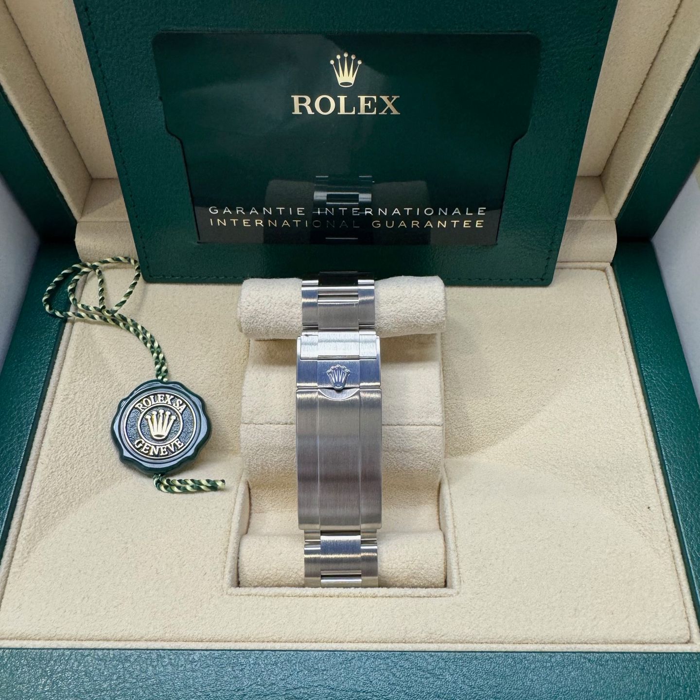 Rolex Sea-Dweller 126600 (2023) - Black dial 43 mm Steel case (6/6)