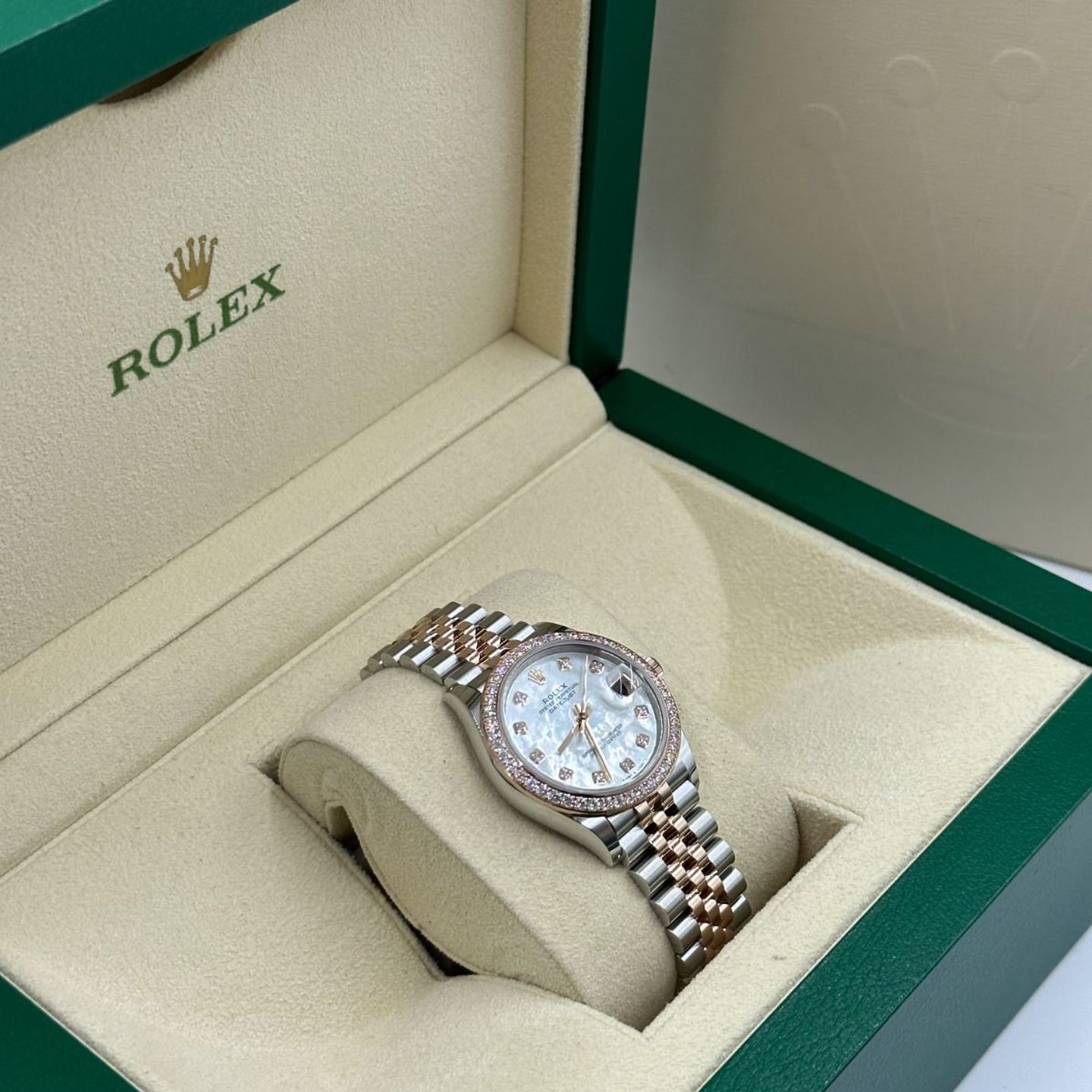 Rolex Datejust 31 278381RBR (2024) - Pearl dial 31 mm Steel case (3/8)