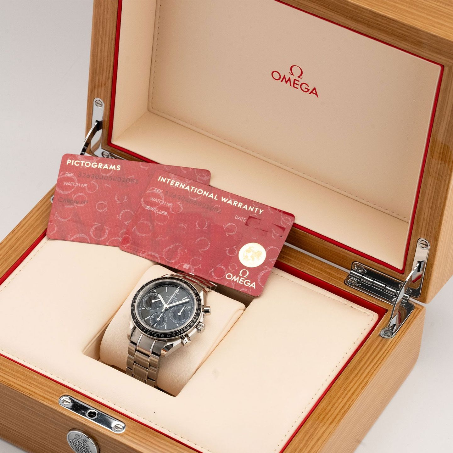 Omega Speedmaster Racing 326.30.40.50.01.001 (2009) - Black dial 40 mm Steel case (4/4)