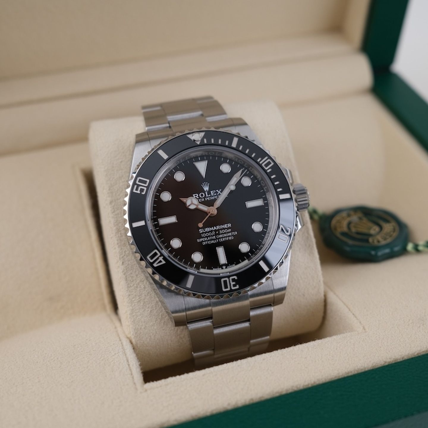 Rolex Submariner No Date 124060 (2021) - Black dial 41 mm Steel case (2/8)