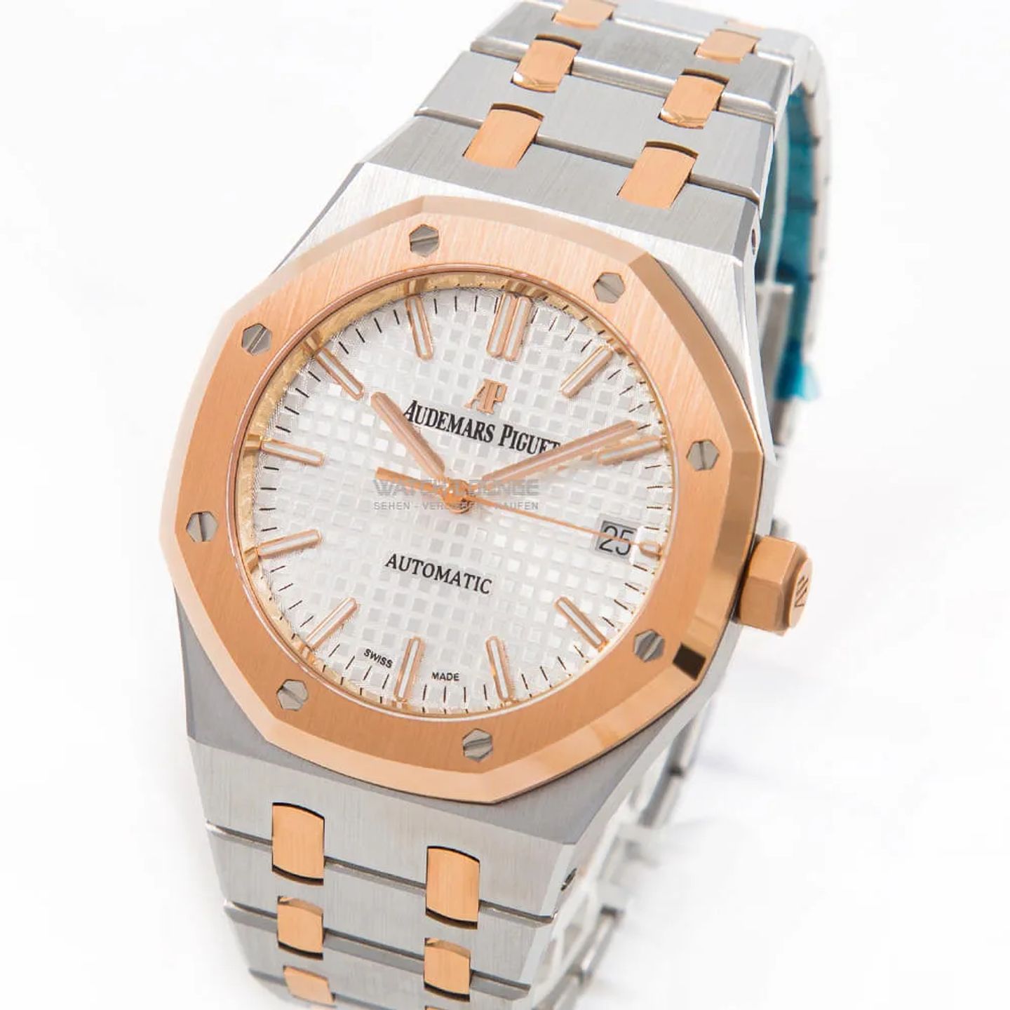 Audemars Piguet Royal Oak Selfwinding 15450SR.OO.1256SR.01 (2021) - Silver dial 37 mm Gold/Steel case (1/8)