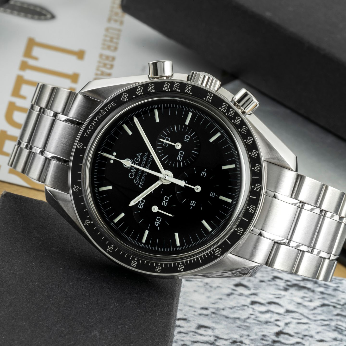 Omega Speedmaster Professional Moonwatch 3574.51.00 (Unknown (random serial)) - Black dial 42 mm Steel case (2/8)