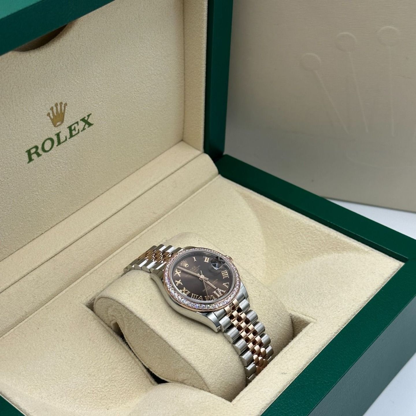 Rolex Datejust 31 278381RBR (2024) - Gold dial 31 mm Steel case (3/8)