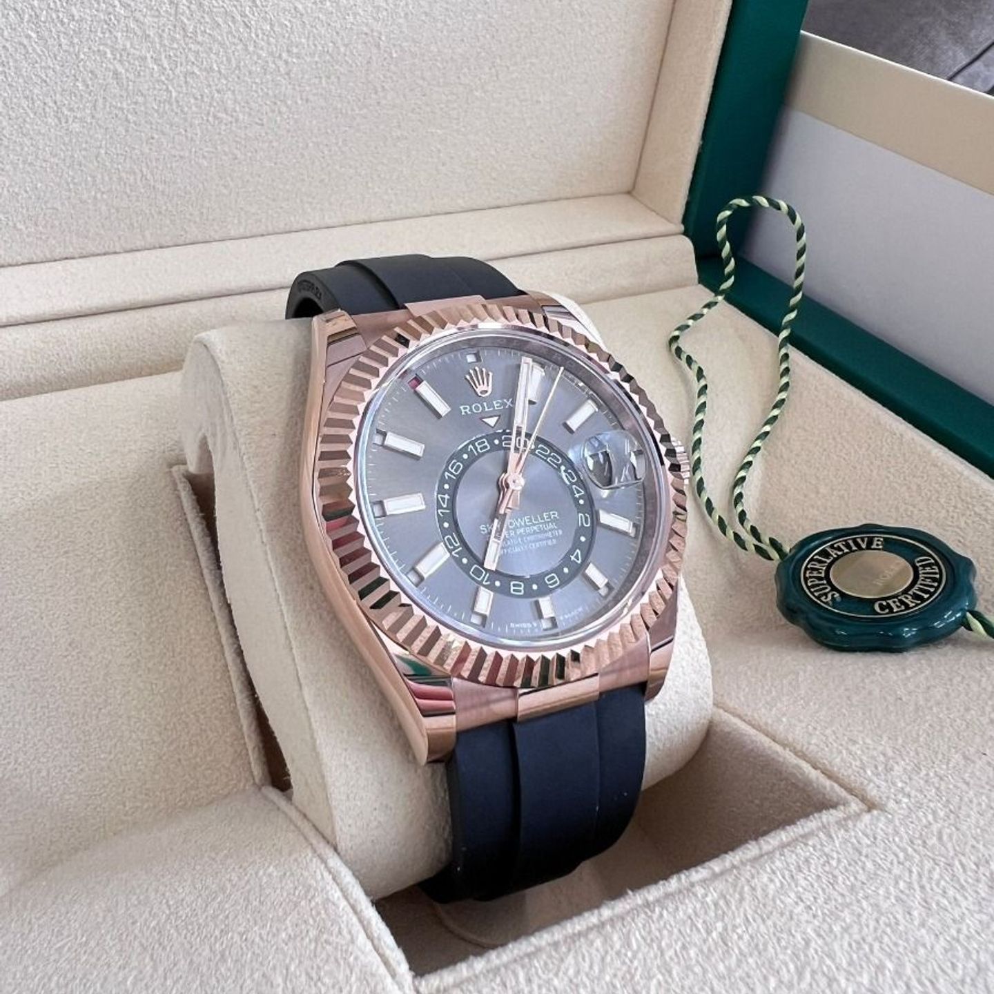 Rolex Sky-Dweller 336235 (2024) - Grey dial 42 mm Rose Gold case (3/8)