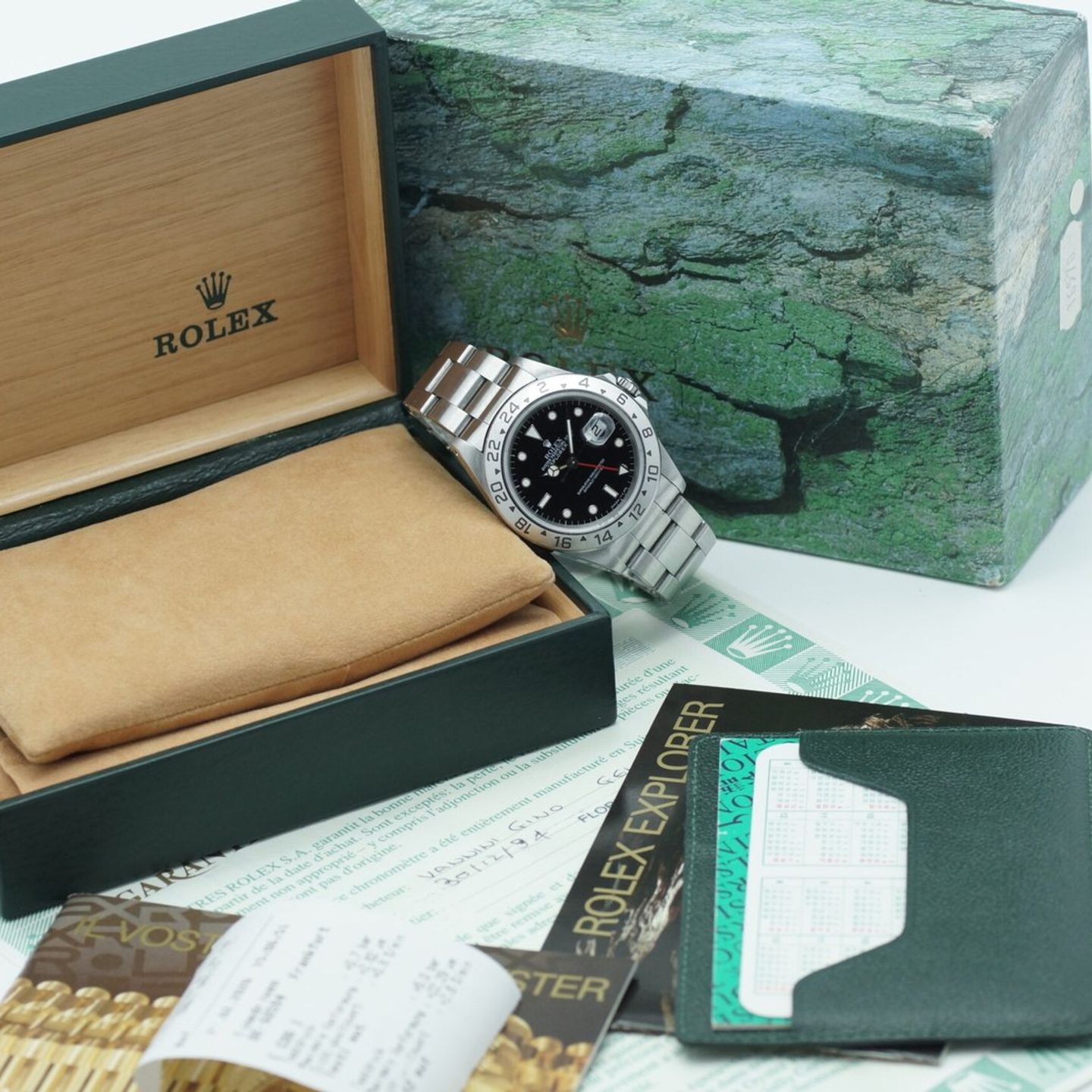 Rolex Explorer II 16570 (1994) - Black dial 40 mm Steel case (2/8)