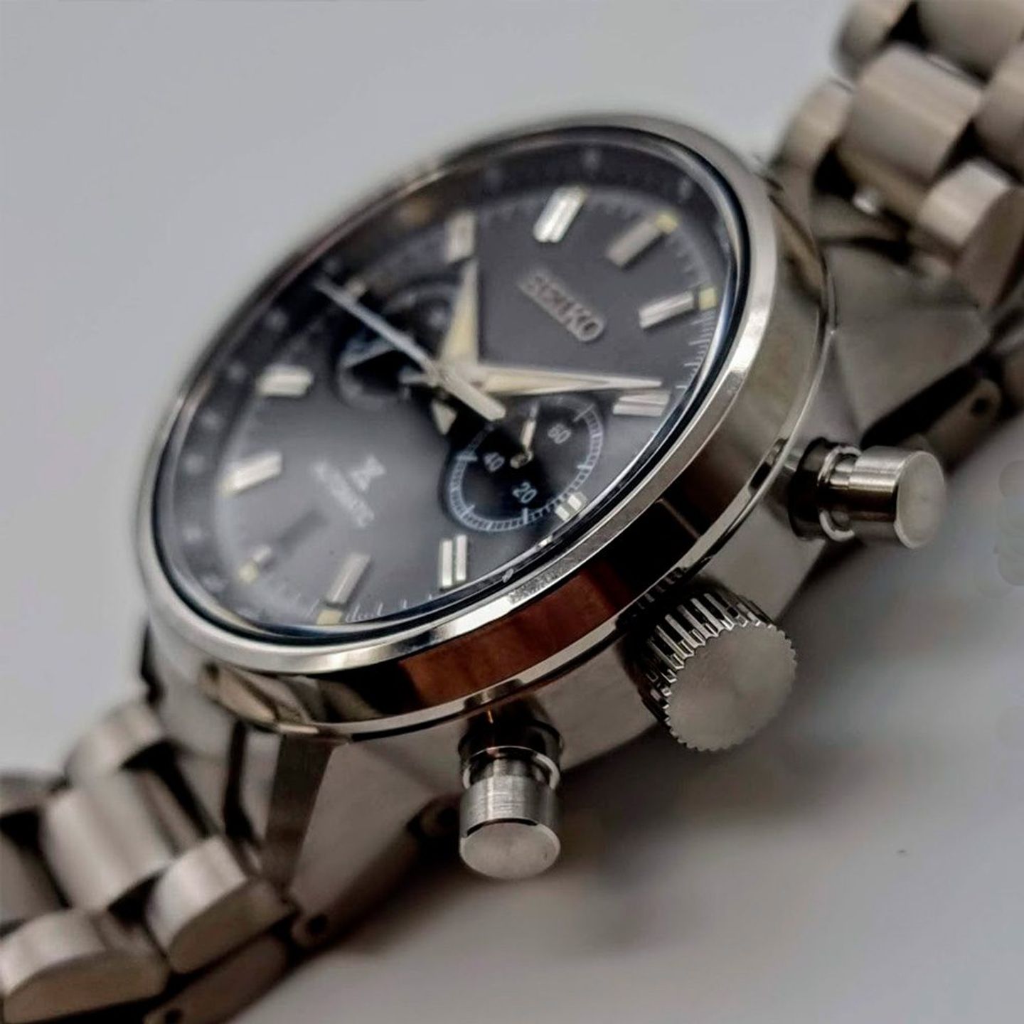 Seiko Prospex SRQ037J1 (2025) - Grey dial 43 mm Steel case (3/8)