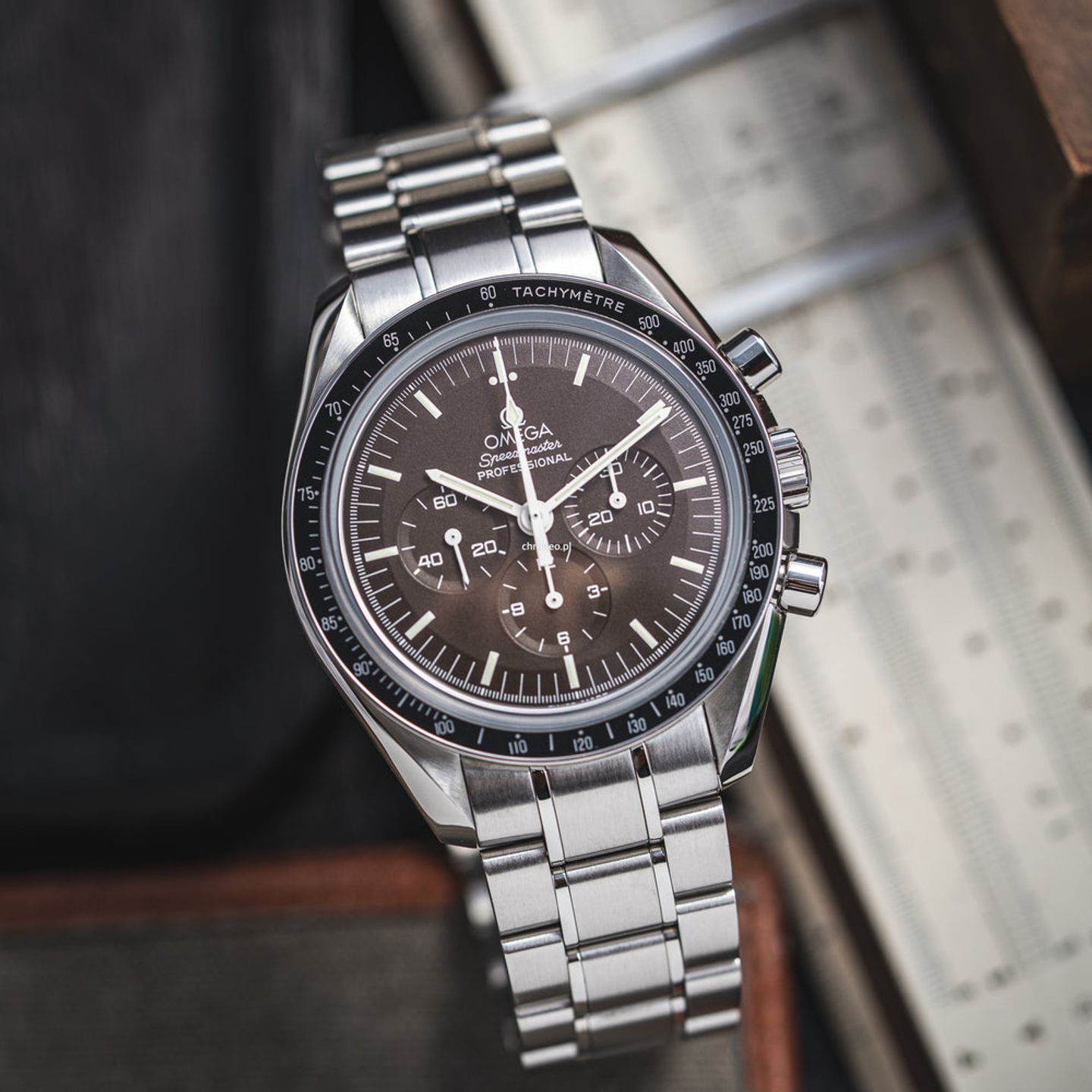 Omega Speedmaster Professional Moonwatch 311.30.42.30.13.001 (2011) - Brown dial 42 mm Steel case (4/8)