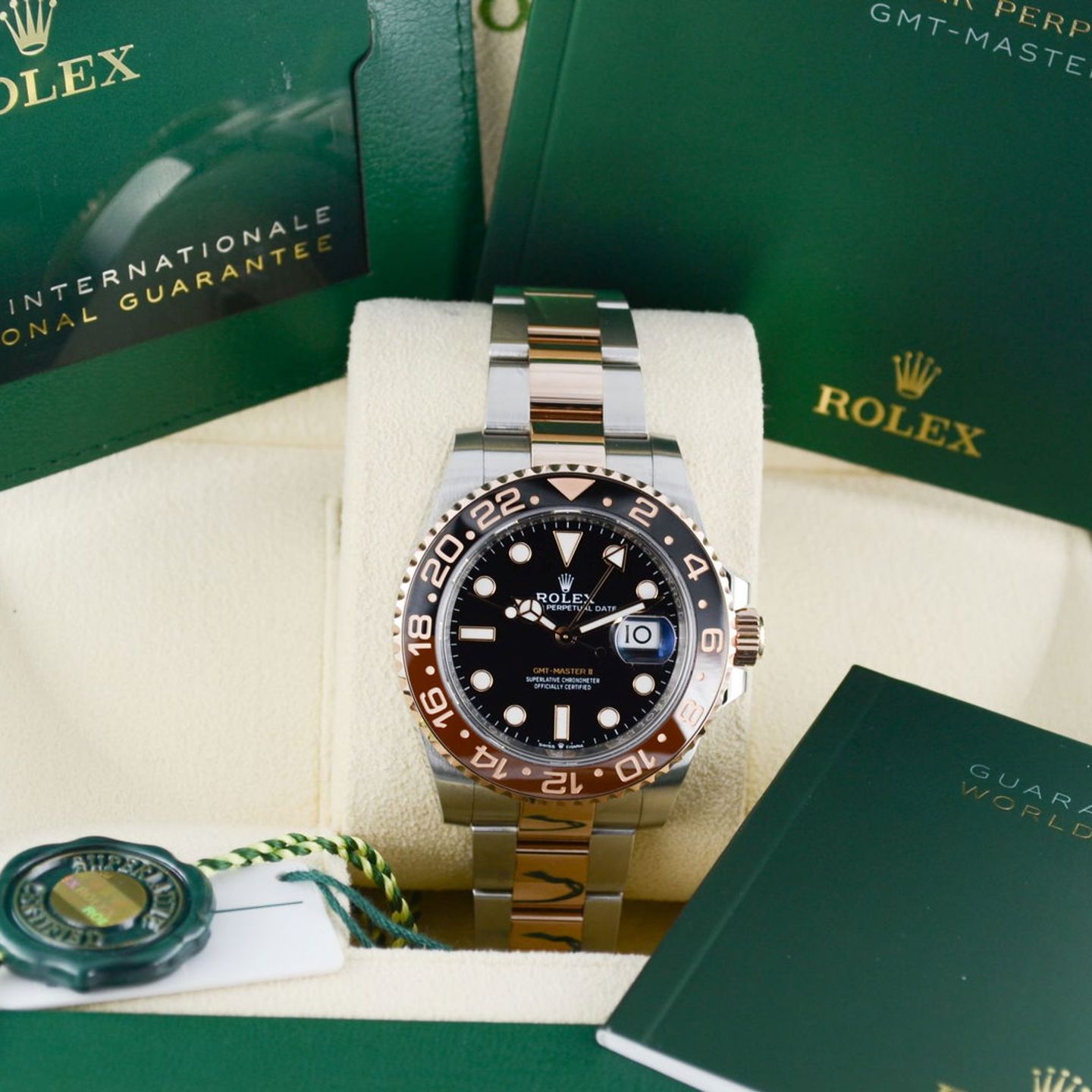 Rolex GMT-Master II 126711CHNR (2024) - Black dial 40 mm Gold/Steel case (7/7)