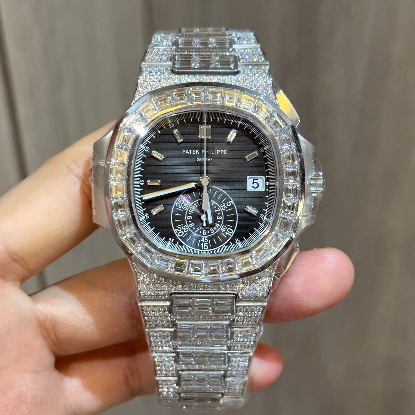 Patek Philippe Nautilus 5980/1400G-010 (2024) - Black dial Unknown White Gold case (1/4)