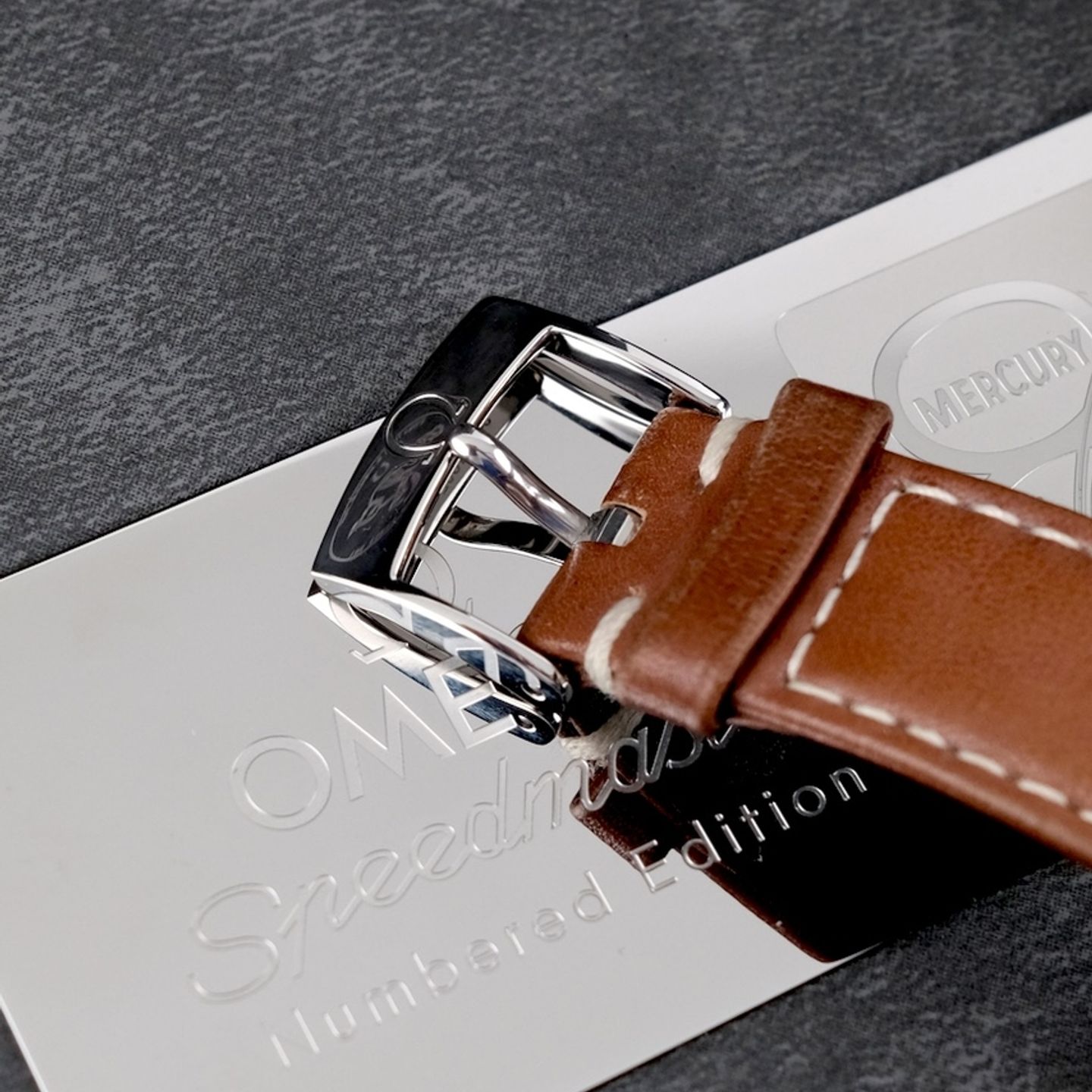 Omega Speedmaster Professional Moonwatch 311.32.40.30.01.001 (2020) - Black dial 40 mm Steel case (5/8)