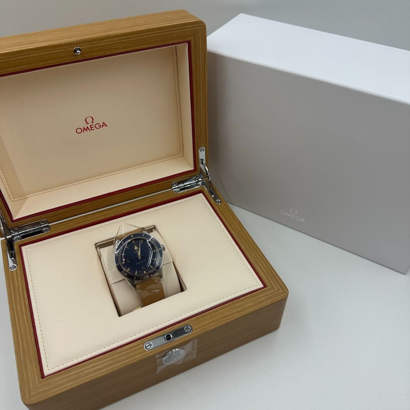 Omega Seamaster 300 234.32.41.21.03.001 (2024) - Blue dial 41 mm Steel case (3/8)