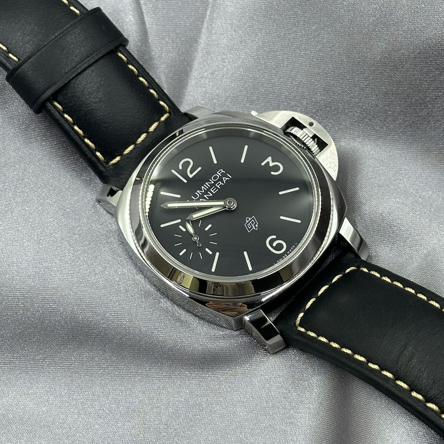 Panerai Luminor PAM01084 (2024) - Zwart wijzerplaat 44mm Staal (3/8)