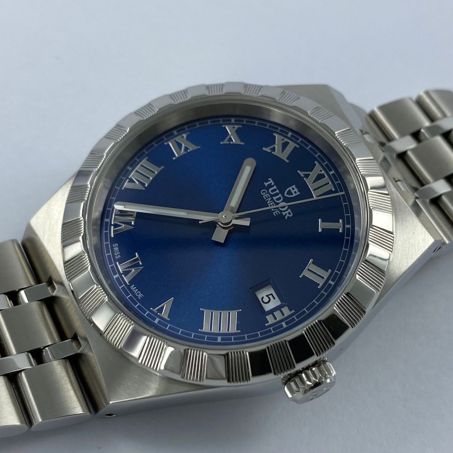 Tudor Royal 28500 (2023) - Blue dial 38 mm Steel case (4/6)