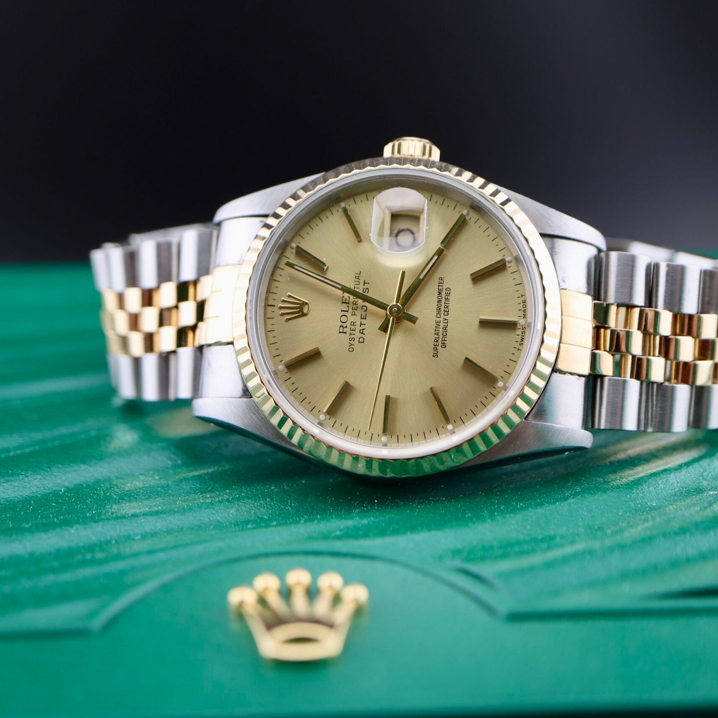 Rolex Datejust 36 16233 (Onbekend (willekeurig serienummer)) - Champagne wijzerplaat 36mm Goud/Staal (2/4)