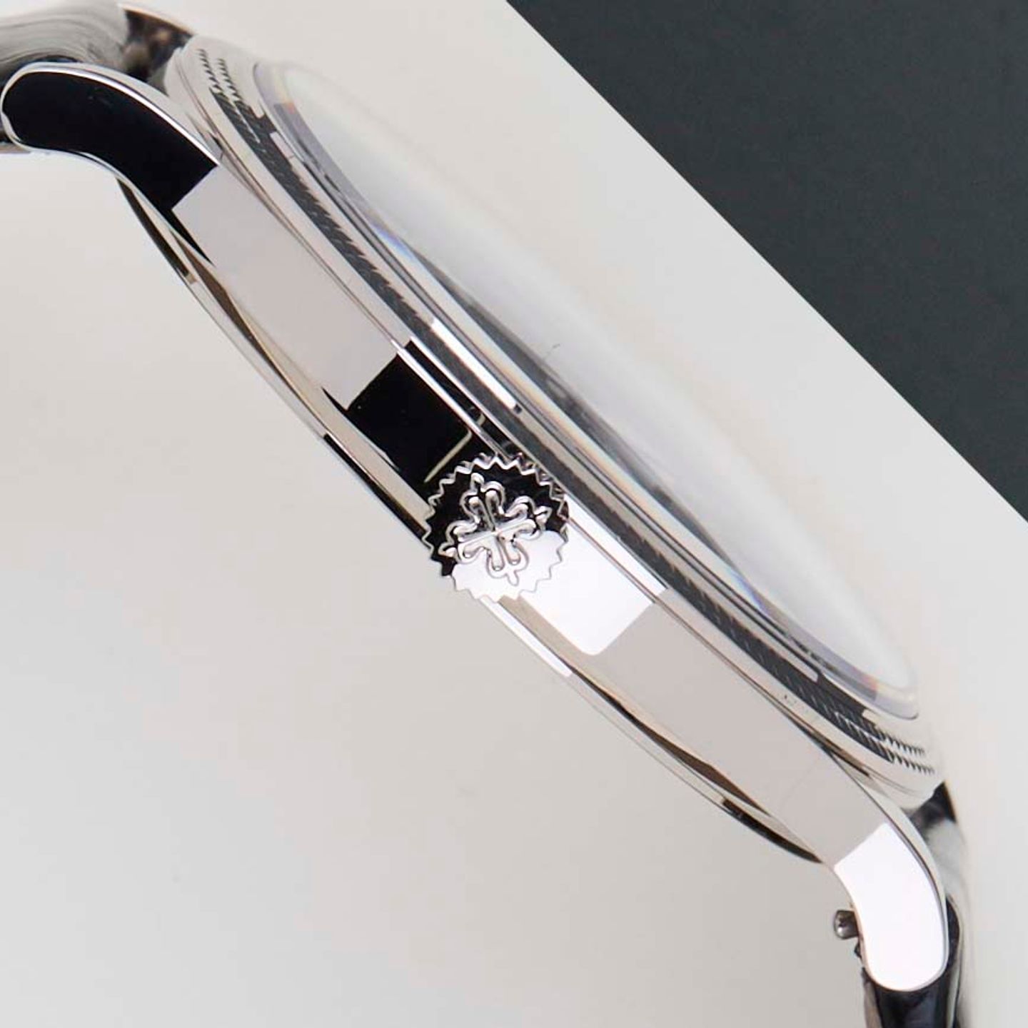 Patek Philippe Calatrava 6119G-001 (2023) - Grey dial 39 mm White Gold case (8/8)