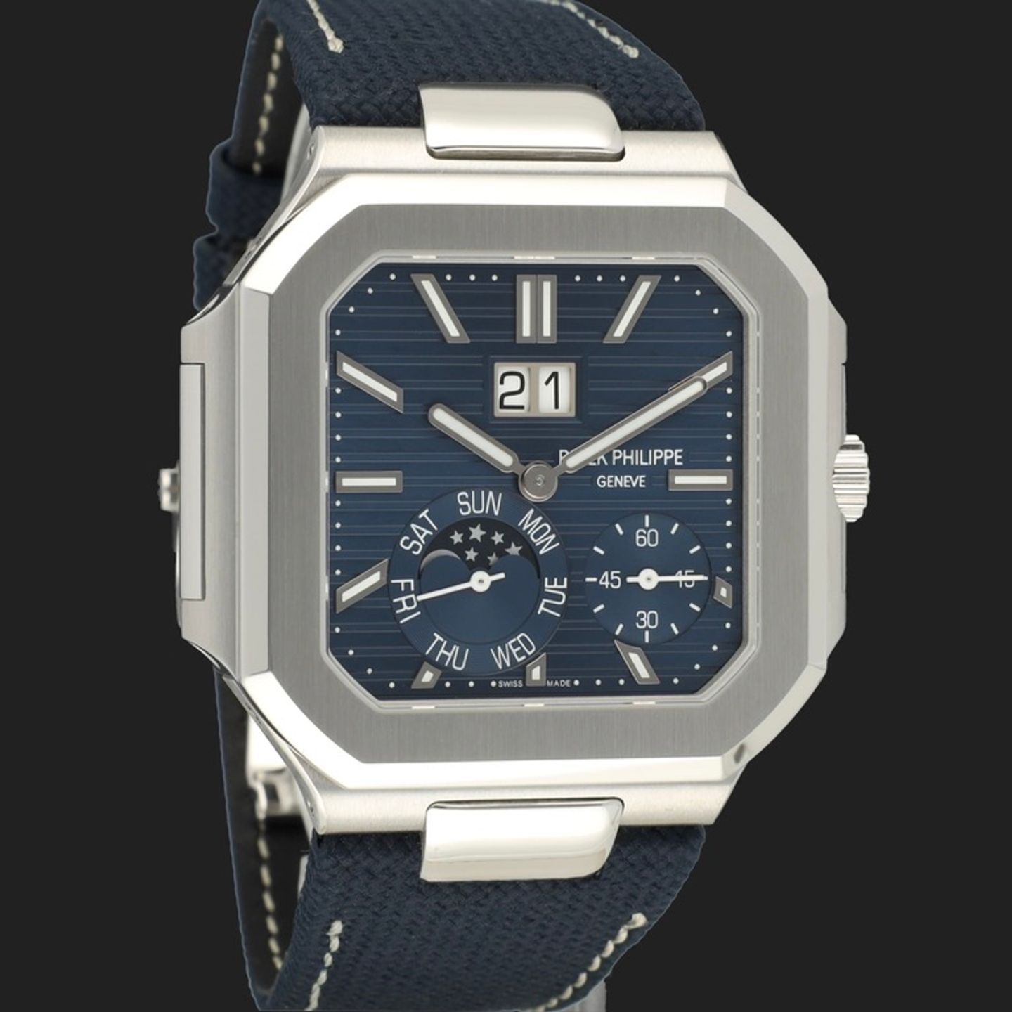 Patek Philippe Cubitus 5822P-001 (2025) - Blue dial 45 mm Platinum case (4/8)