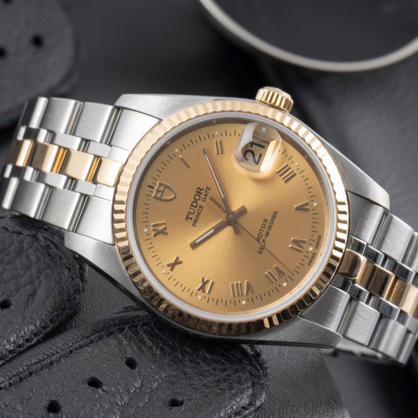 Tudor Prince Date 74033 - (2/8)