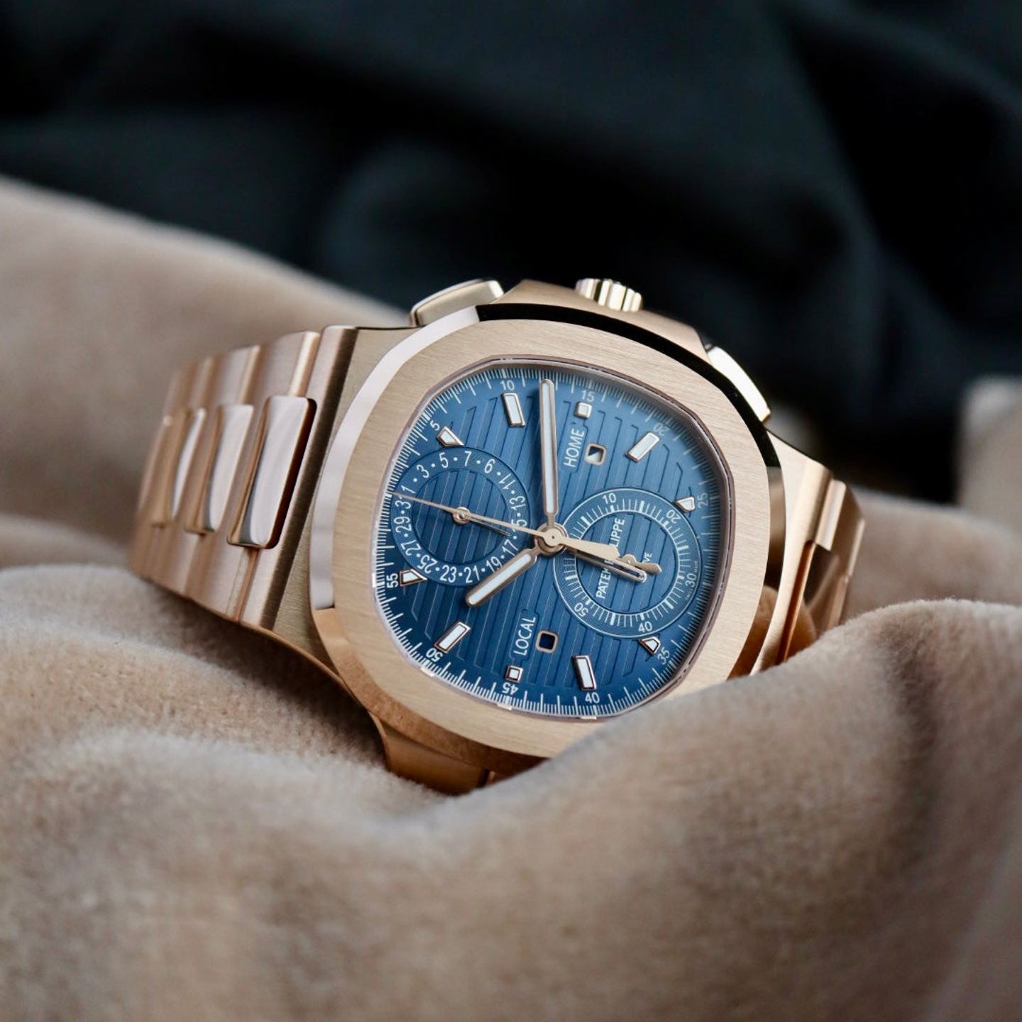 Patek Philippe Nautilus 5990/1R (2024) - Blauw wijzerplaat 41mm Roségoud (7/8)