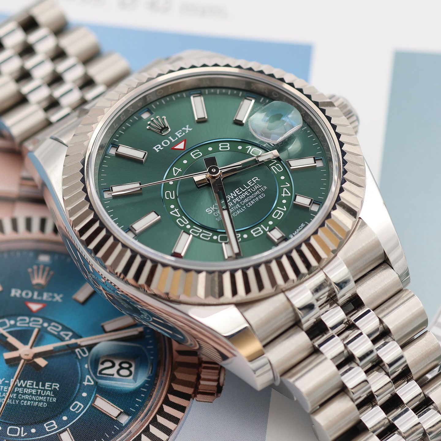 Rolex Sky-Dweller 326933 (2024) - Green dial 42 mm Gold/Steel case (6/8)
