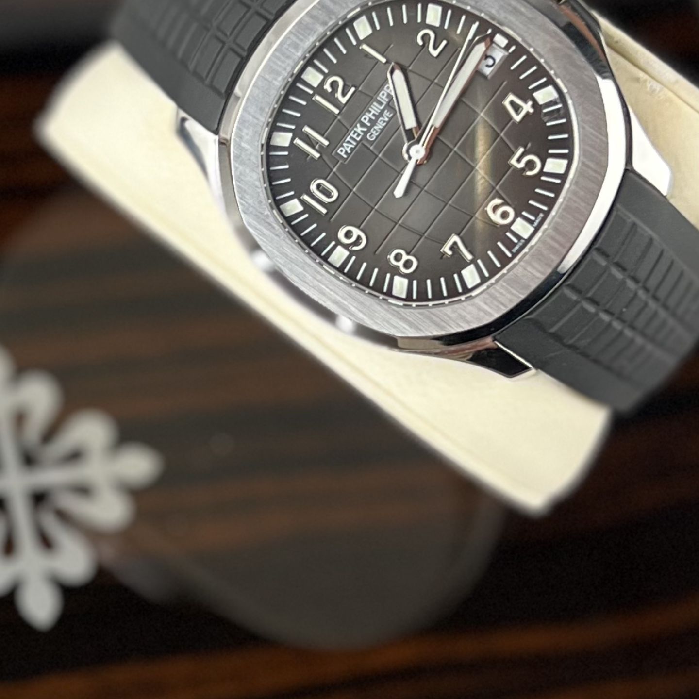 Patek Philippe Aquanaut 5167A-001 (2011) - Black dial 40 mm Steel case (2/6)