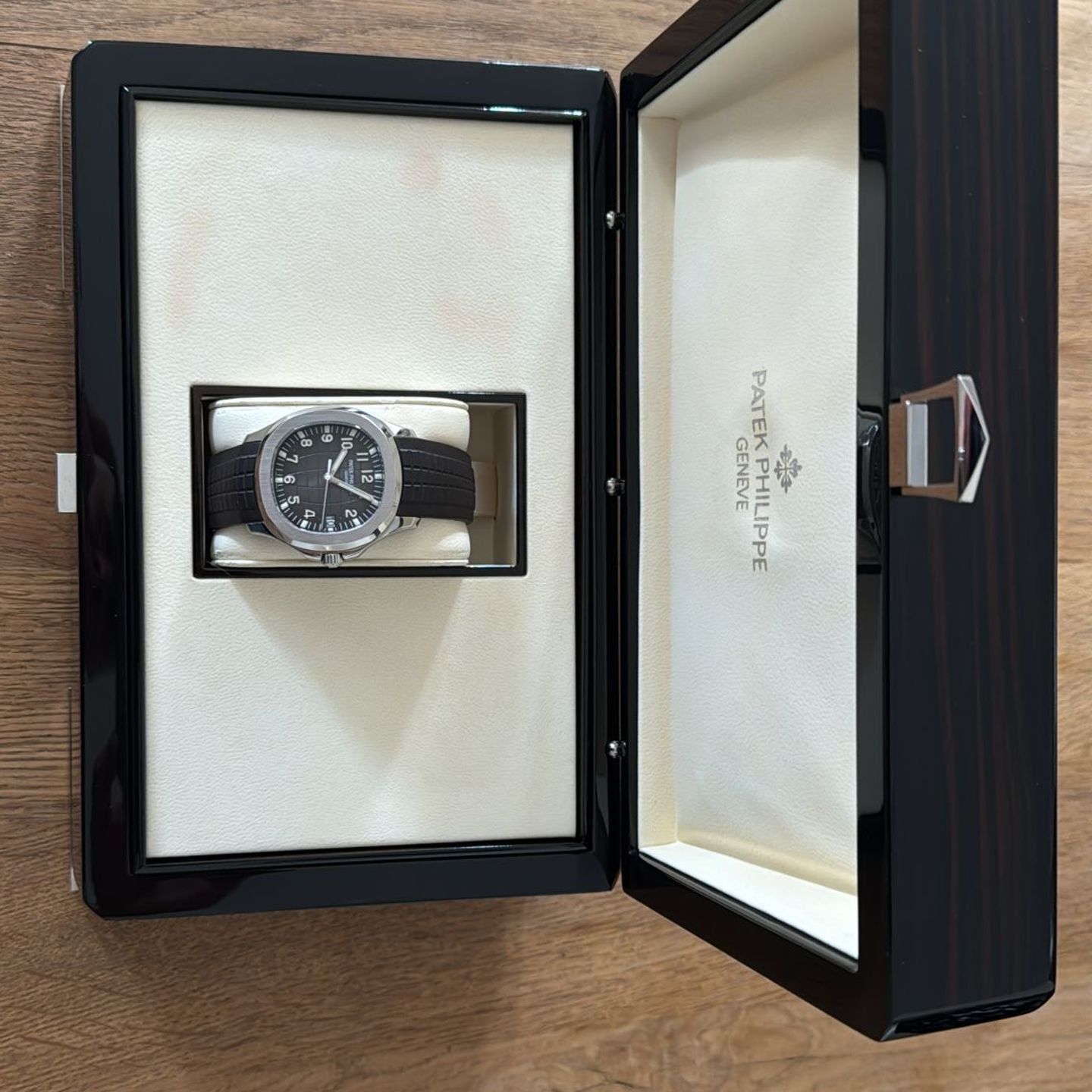 Patek Philippe Aquanaut 5167A-001 (2011) - Black dial 40 mm Steel case (4/6)