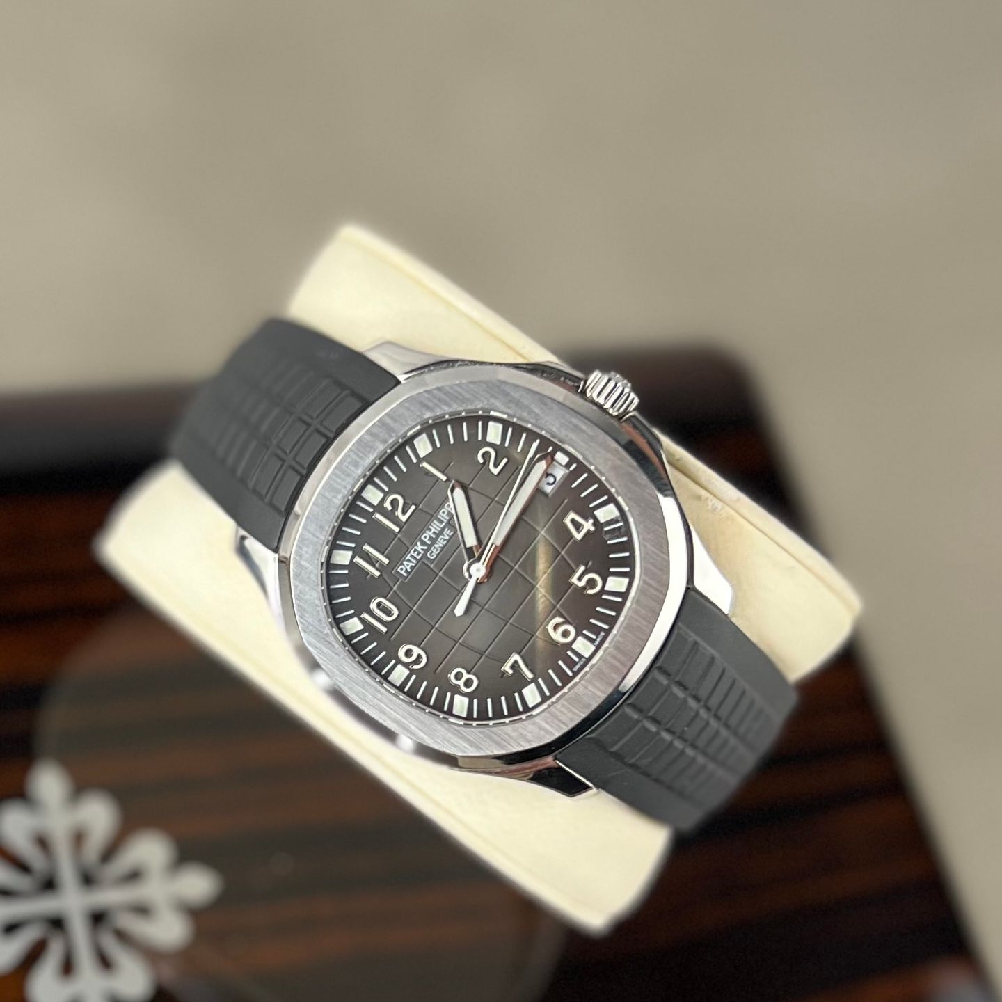 Patek Philippe Aquanaut 5167A-001 (2011) - Black dial 40 mm Steel case (1/6)