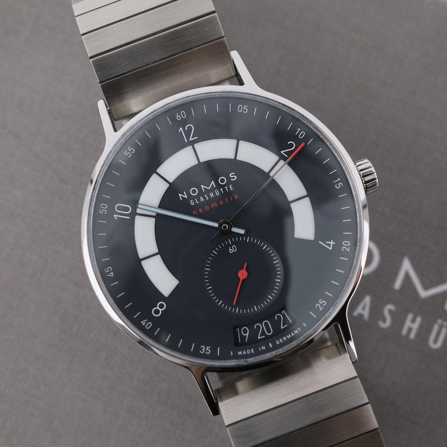 NOMOS Autobahn 1302 - (2/8)