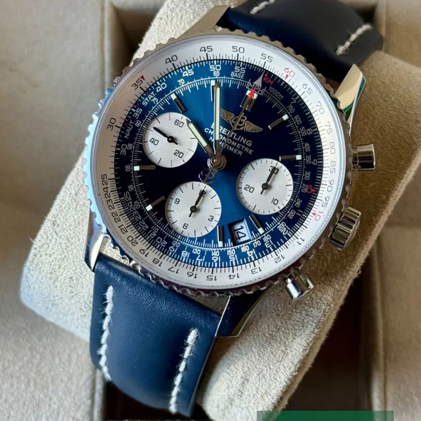 Breitling Navitimer A23322 (2008) - 42mm Staal (3/7)