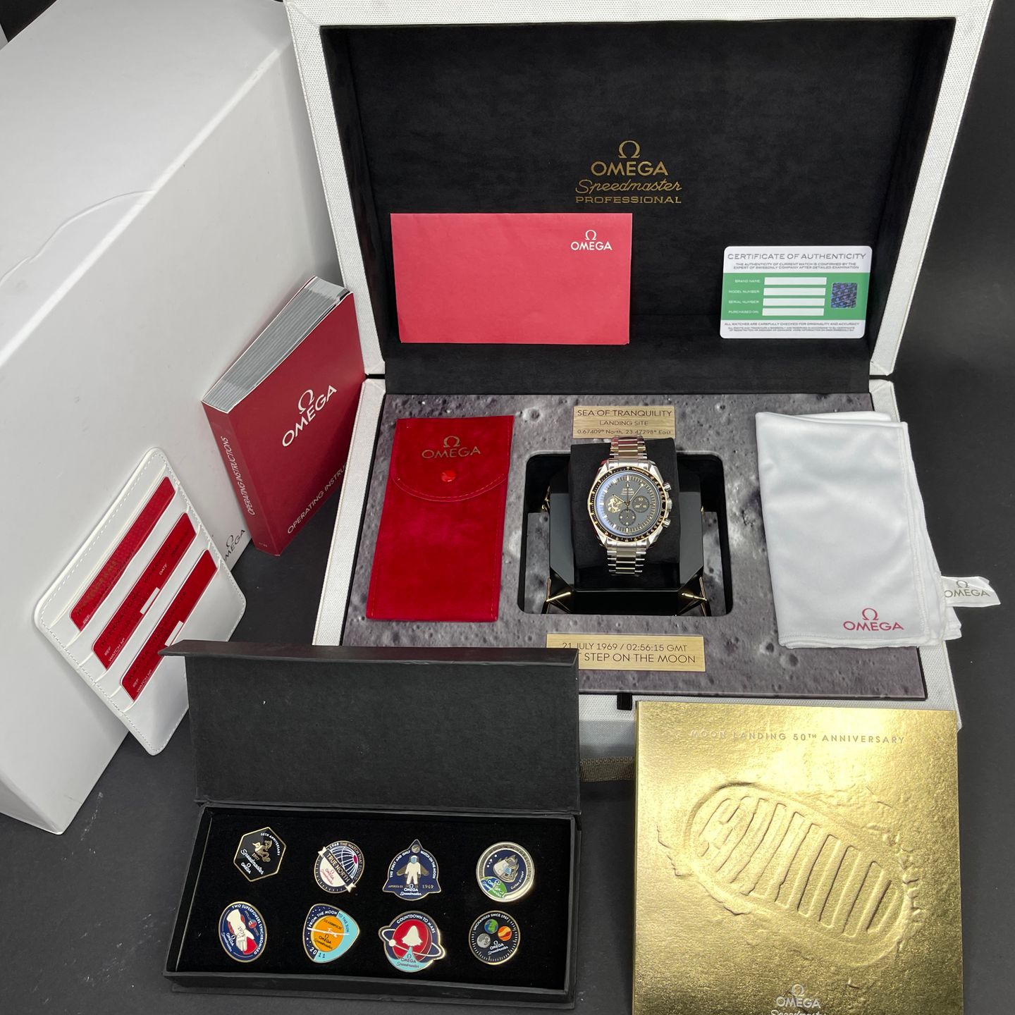 Omega Speedmaster Professional Moonwatch 310.20.42.50.01.001 - (2/8)