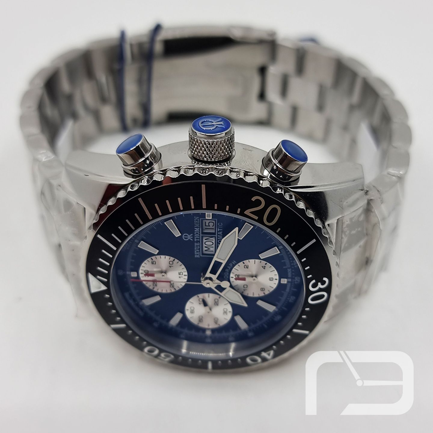 Revue Thommen Diver's Day-Date Chronograph 17030.6125 (2024) - Zwart wijzerplaat 45mm Staal (6/8)