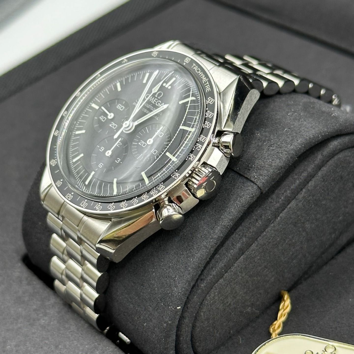 Omega Speedmaster Professional Moonwatch 310.30.42.50.01.001 (2024) - Black dial 42 mm Steel case (5/8)