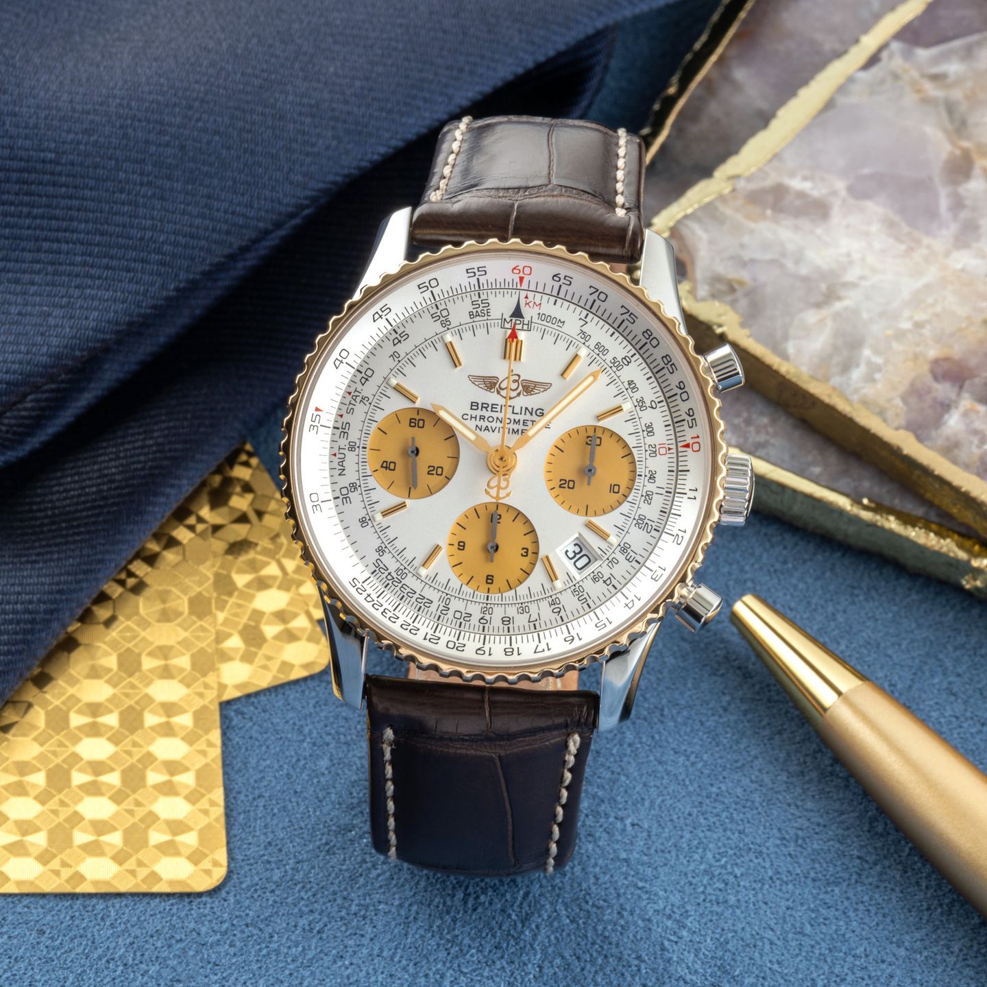 Breitling Navitimer D23322-121 (Unknown (random serial)) - Silver dial 42 mm Gold/Steel case (1/8)