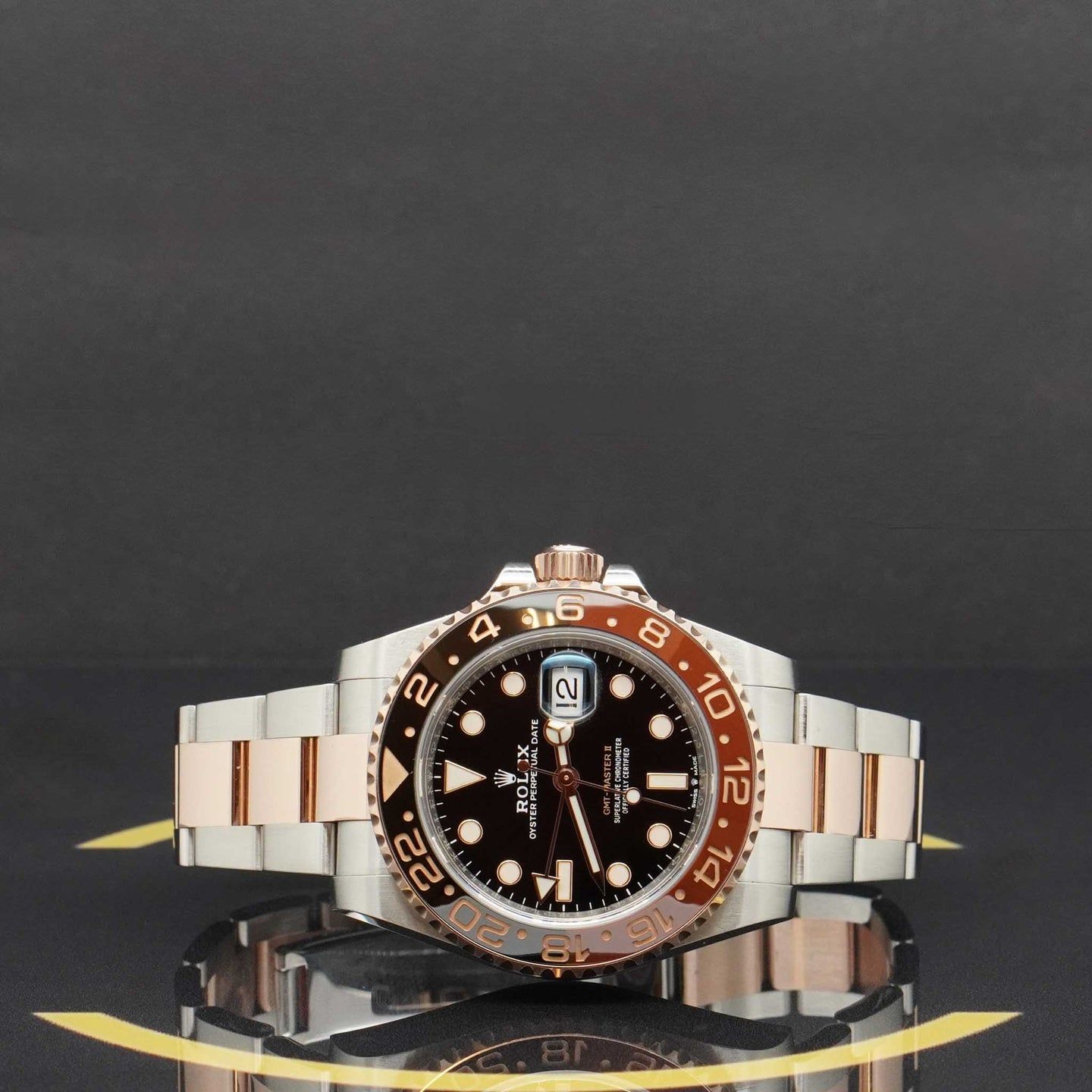 Rolex GMT-Master II 126711CHNR (2022) - Black dial 40 mm Gold/Steel case (3/7)