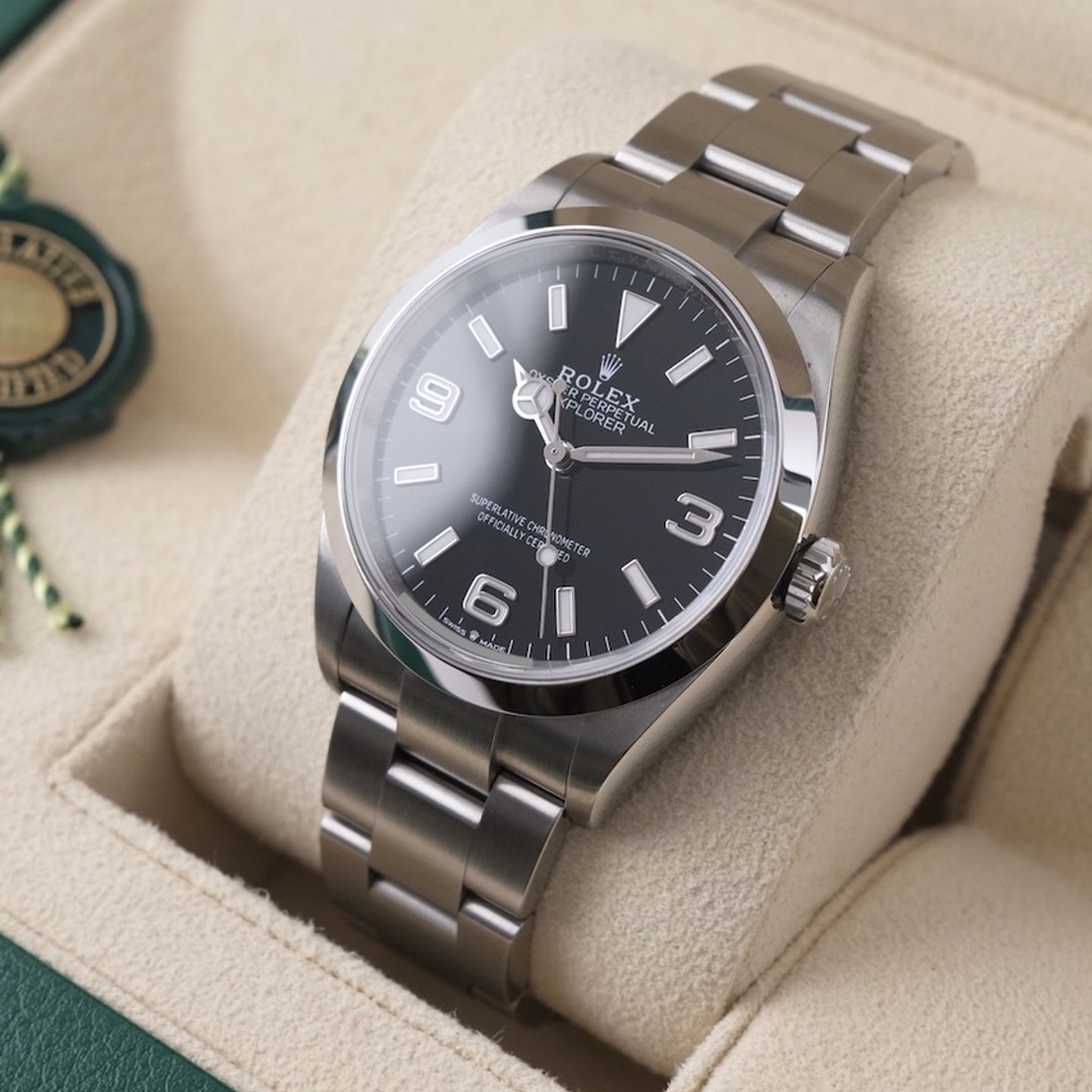 Rolex Explorer 124270 (2024) - Black dial 36 mm Steel case (4/8)