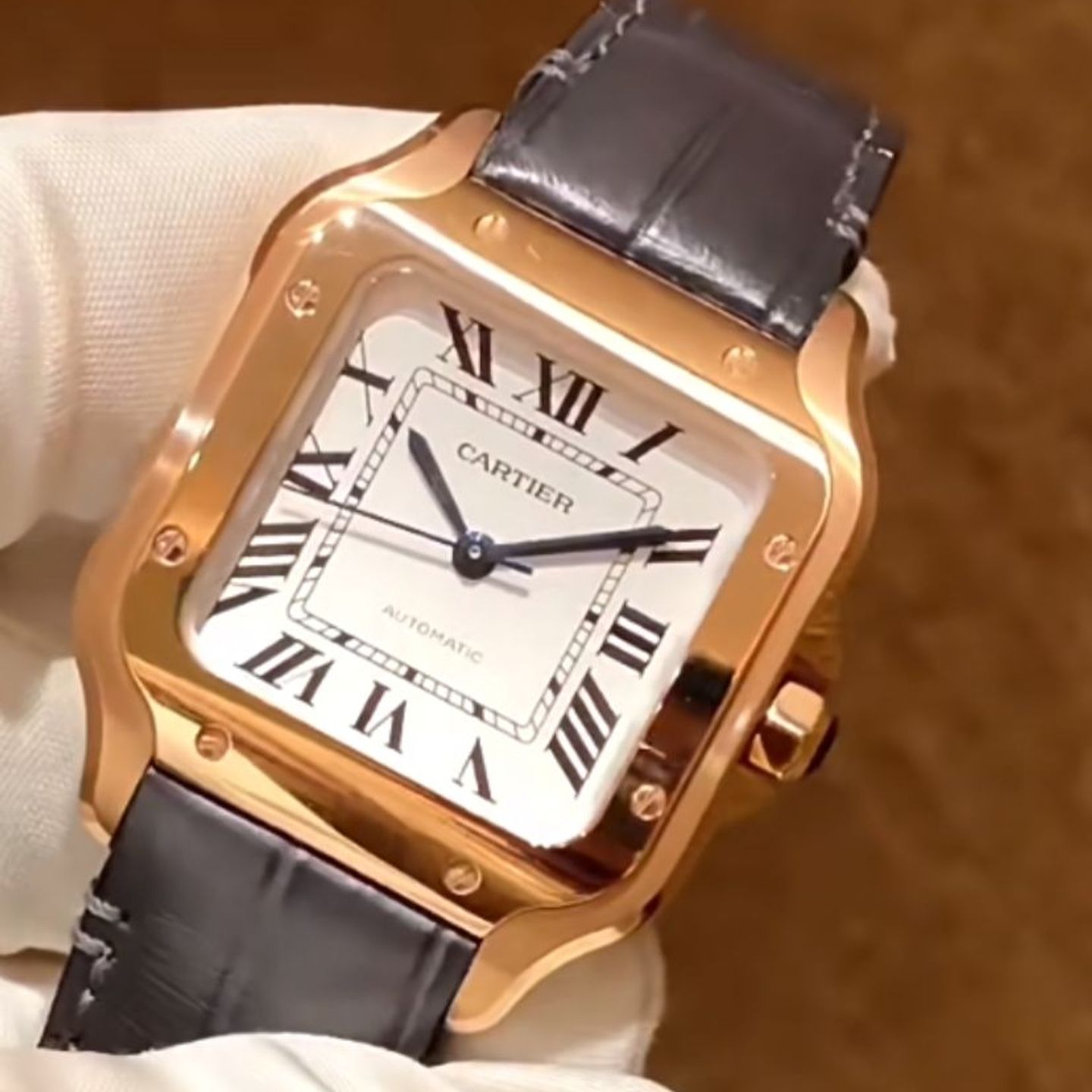 Cartier Santos WGSA0028 (2025) - Silver dial 35 mm Rose Gold case (2/2)