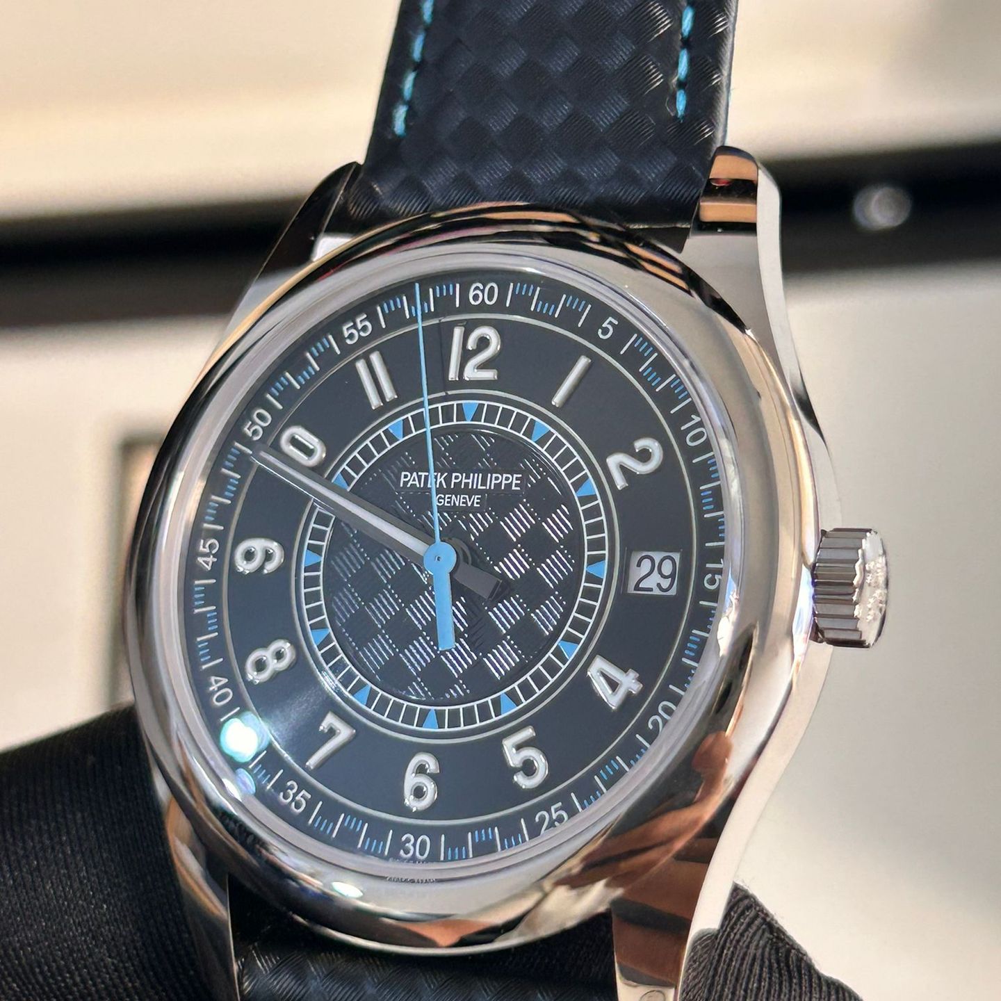 Patek Philippe Calatrava 6007G-011 (2024) - Black dial 40 mm White Gold case (3/8)