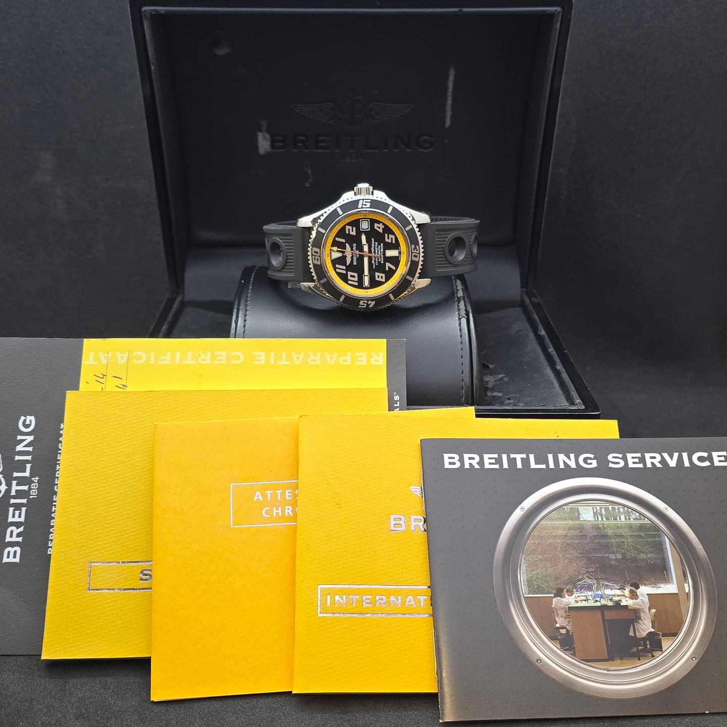Breitling Superocean II 42 A17365 (Unknown (random serial)) - Black dial 42 mm Steel case (2/7)