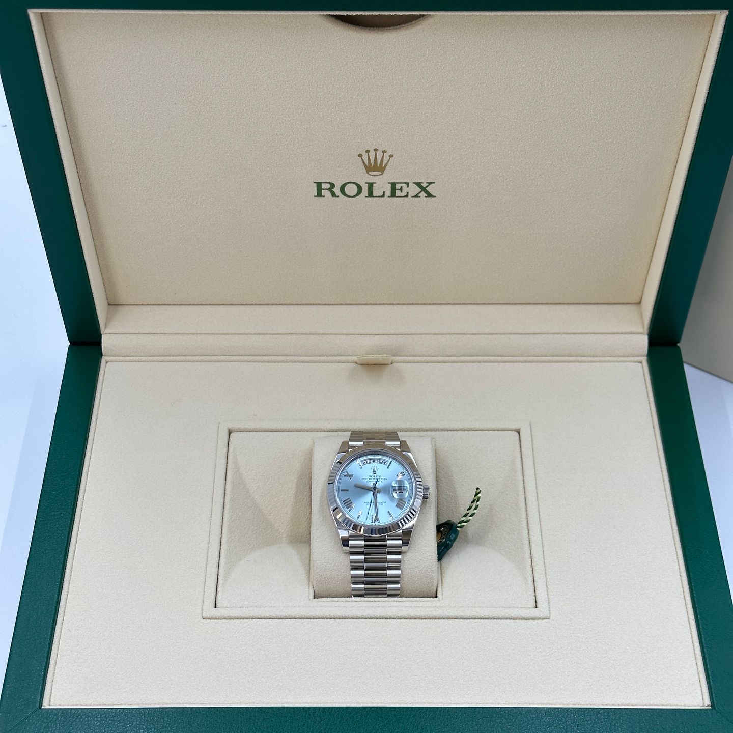 Rolex Day-Date 40 228236 (2023) - Blue dial 40 mm Platinum case (3/8)