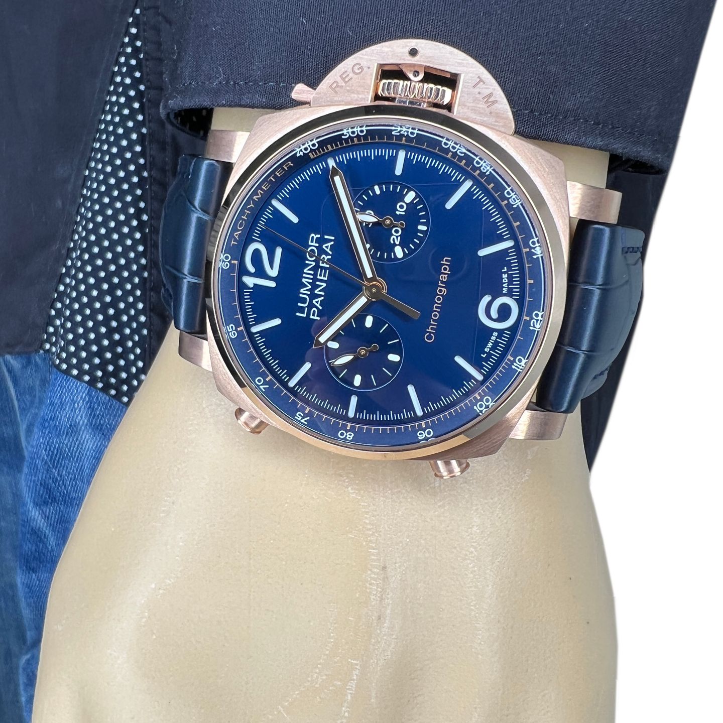 Panerai Luminor Marina PAM01111 (2024) - Blue dial 44 mm Rose Gold case (3/8)