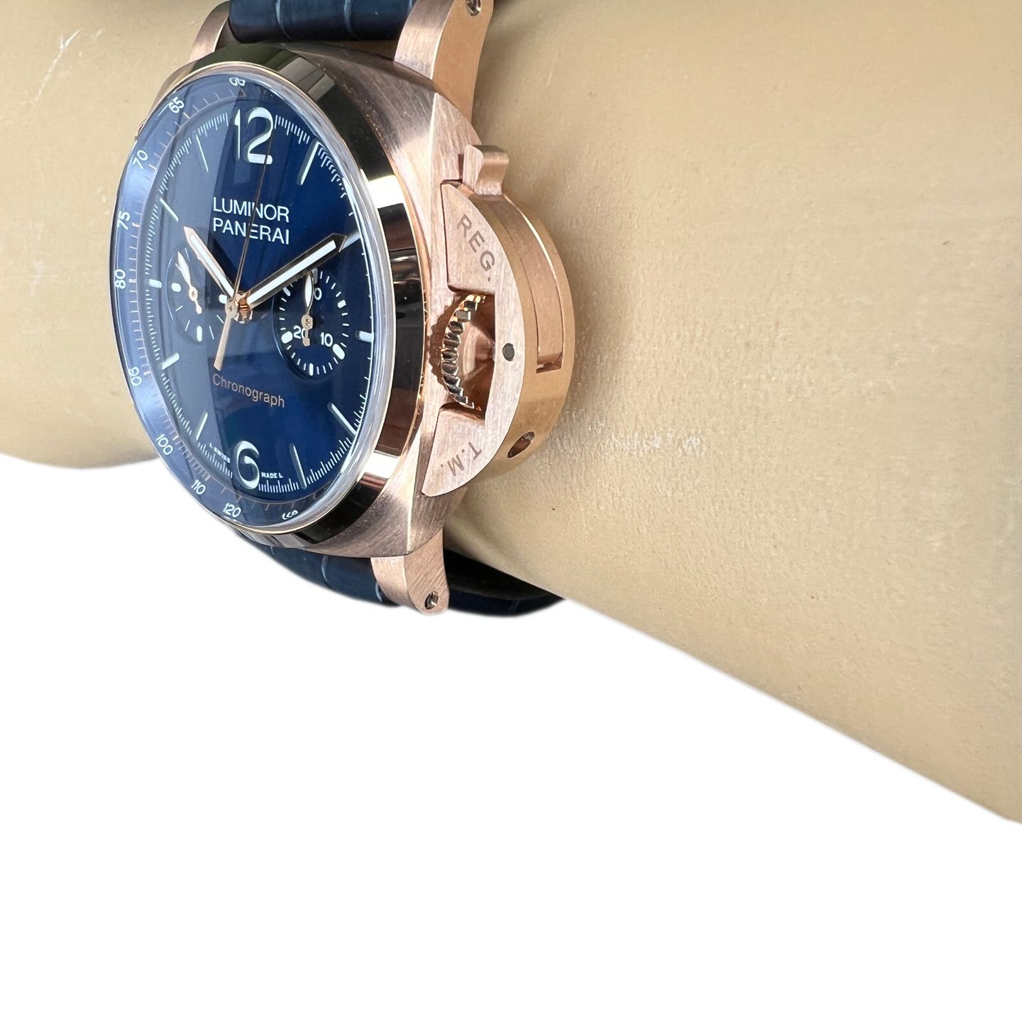 Panerai Luminor Marina PAM01111 (2024) - Blue dial 44 mm Rose Gold case (5/8)