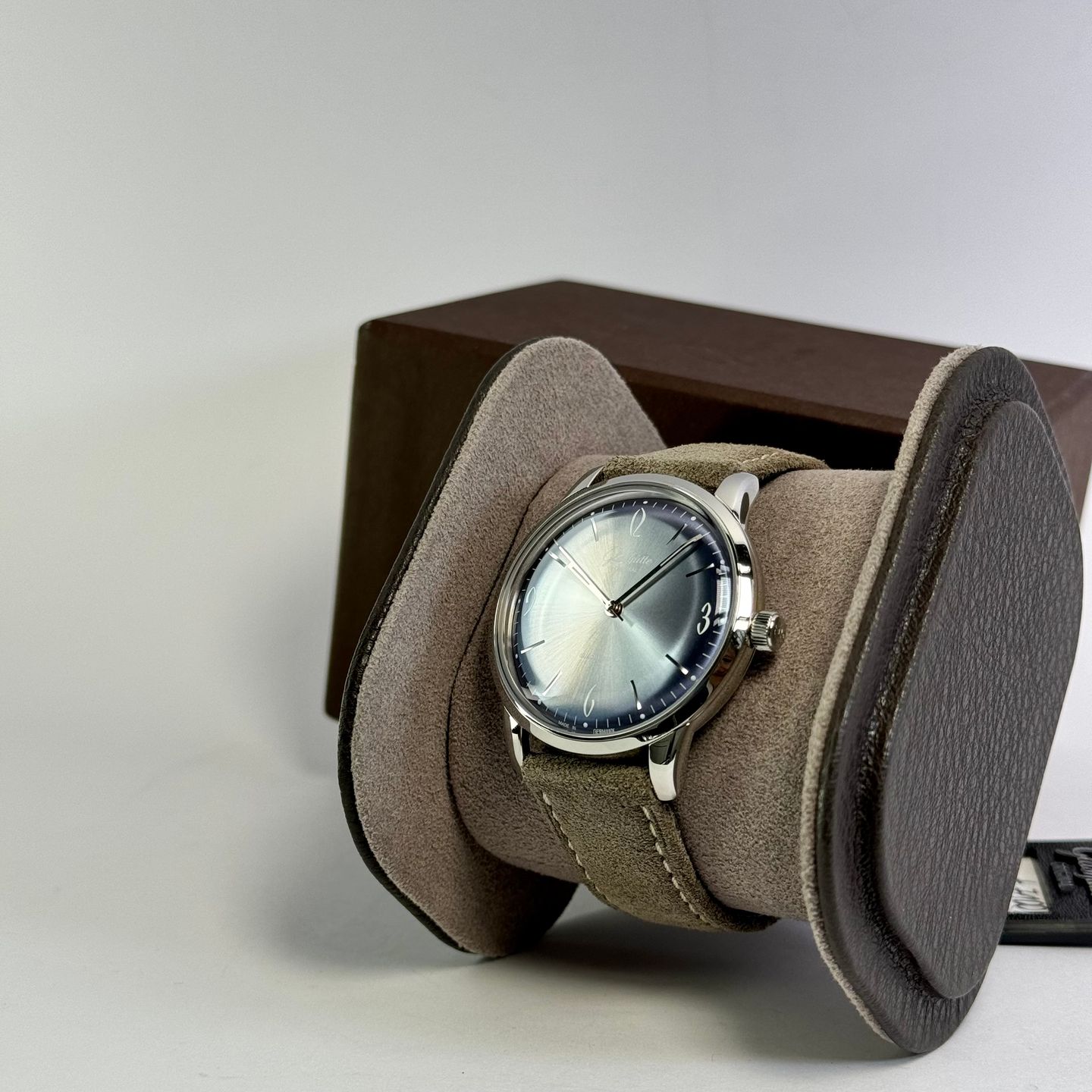 Glashütte Original Sixties 1-39-52-14-02-04 (2025) - Blue dial 39 mm Steel case (4/6)