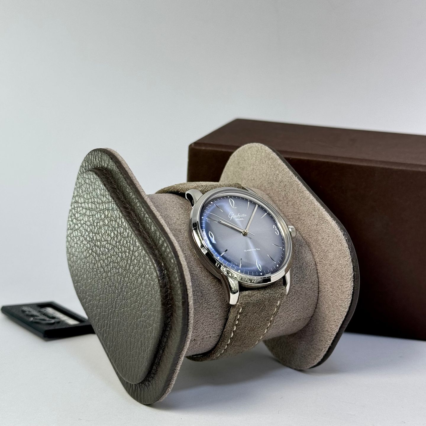 Glashütte Original Sixties 1-39-52-14-02-04 (2025) - Blue dial 39 mm Steel case (2/6)