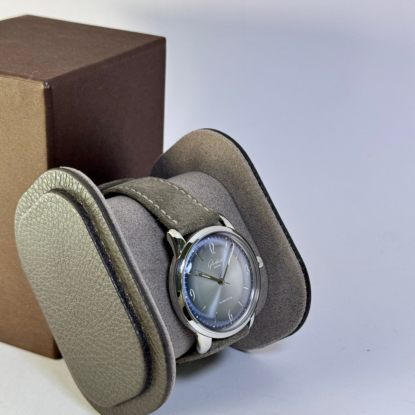 Glashütte Original Sixties 1-39-52-14-02-04 (2025) - Blue dial 39 mm Steel case (6/6)