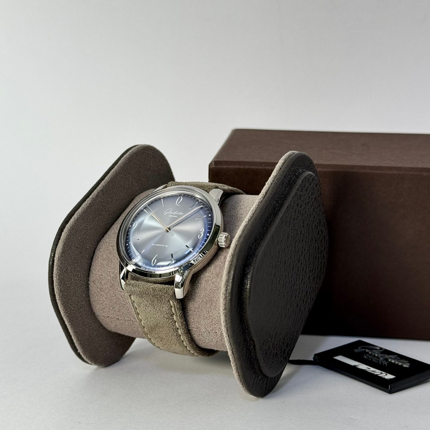 Glashütte Original Sixties 1-39-52-14-02-04 (2025) - Blue dial 39 mm Steel case (3/6)