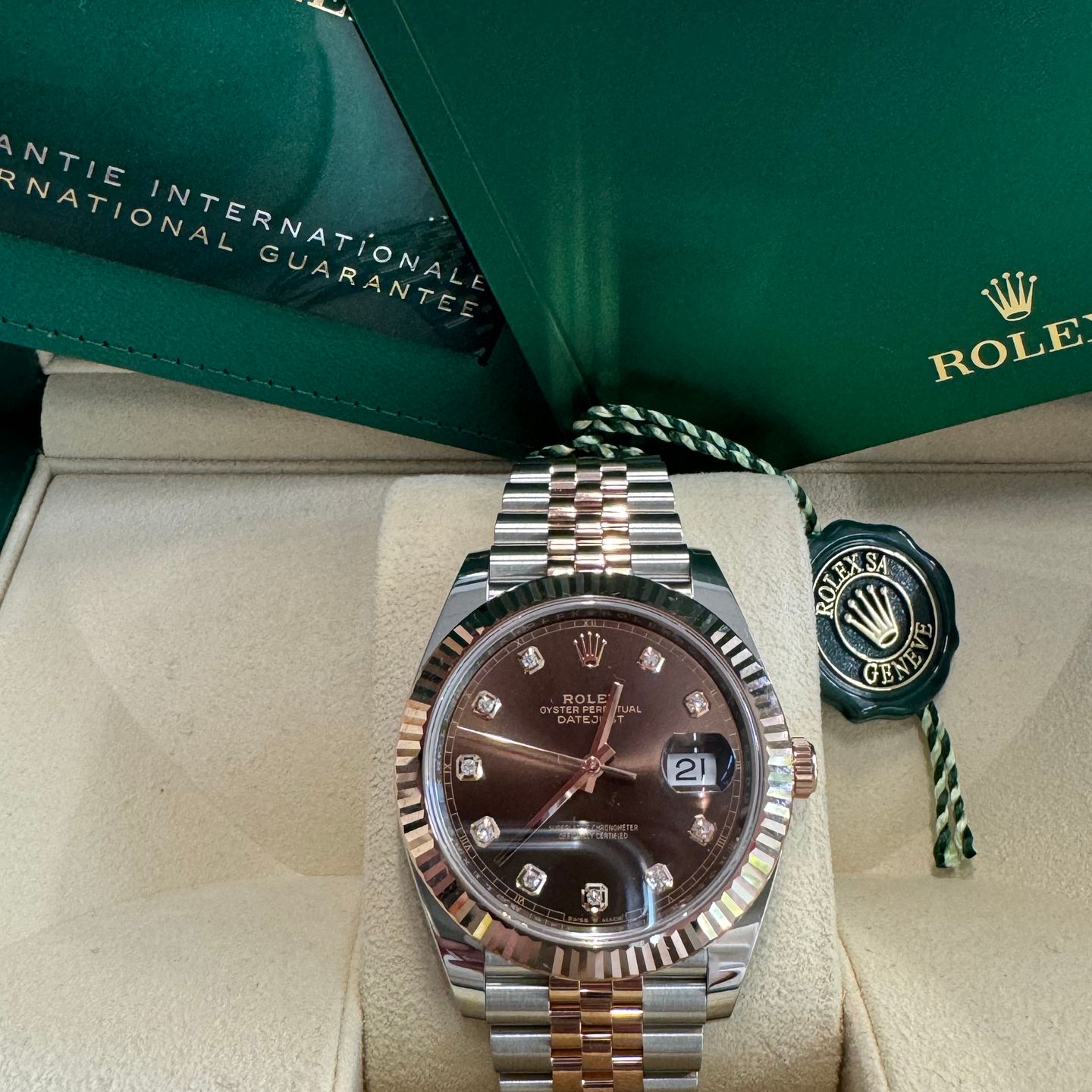 Rolex Datejust 41 126331 (2021) - Bruin wijzerplaat 41mm Staal (1/4)