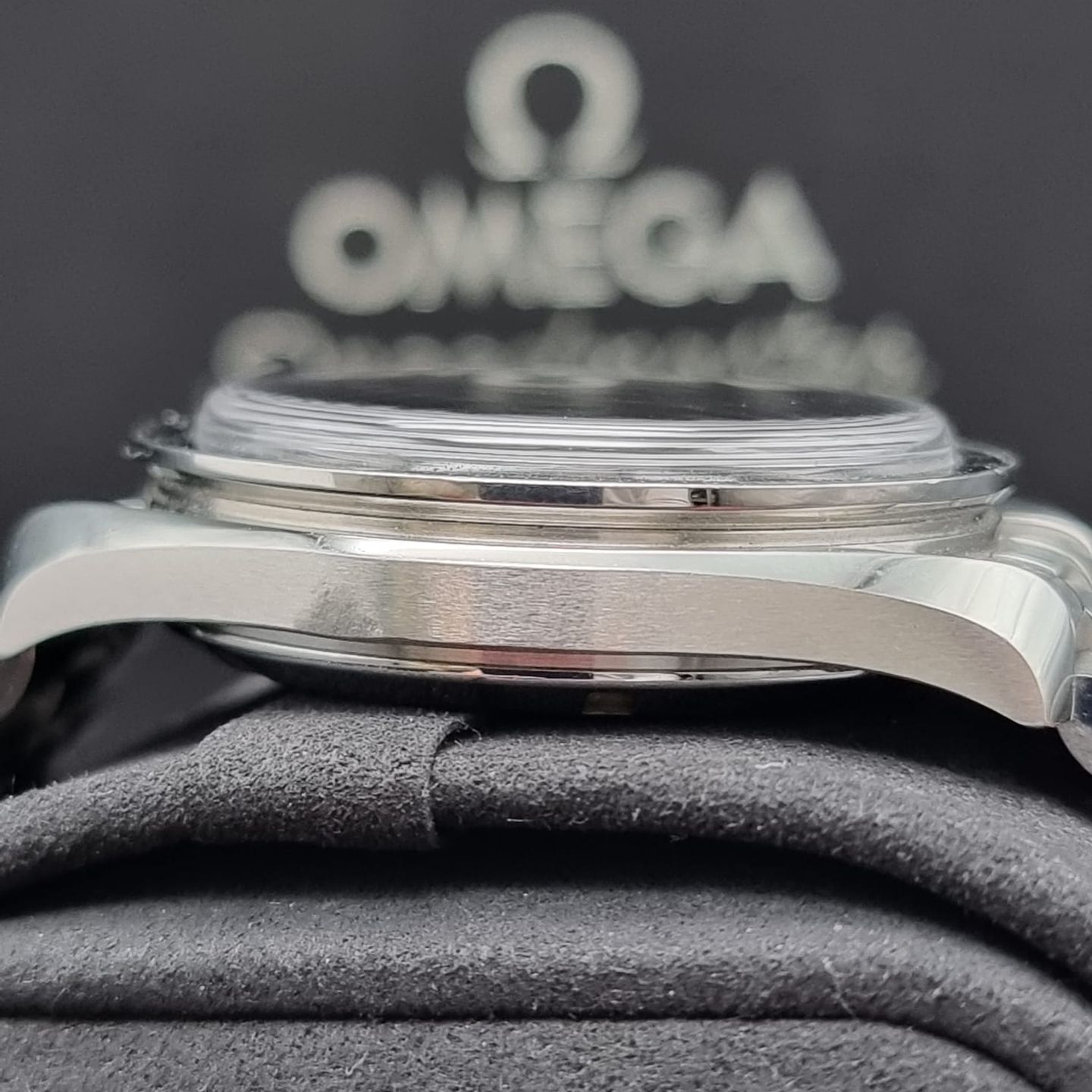Omega Speedmaster Professional Moonwatch 310.30.42.50.01.002 (2022) - Black dial 42 mm Steel case (3/8)