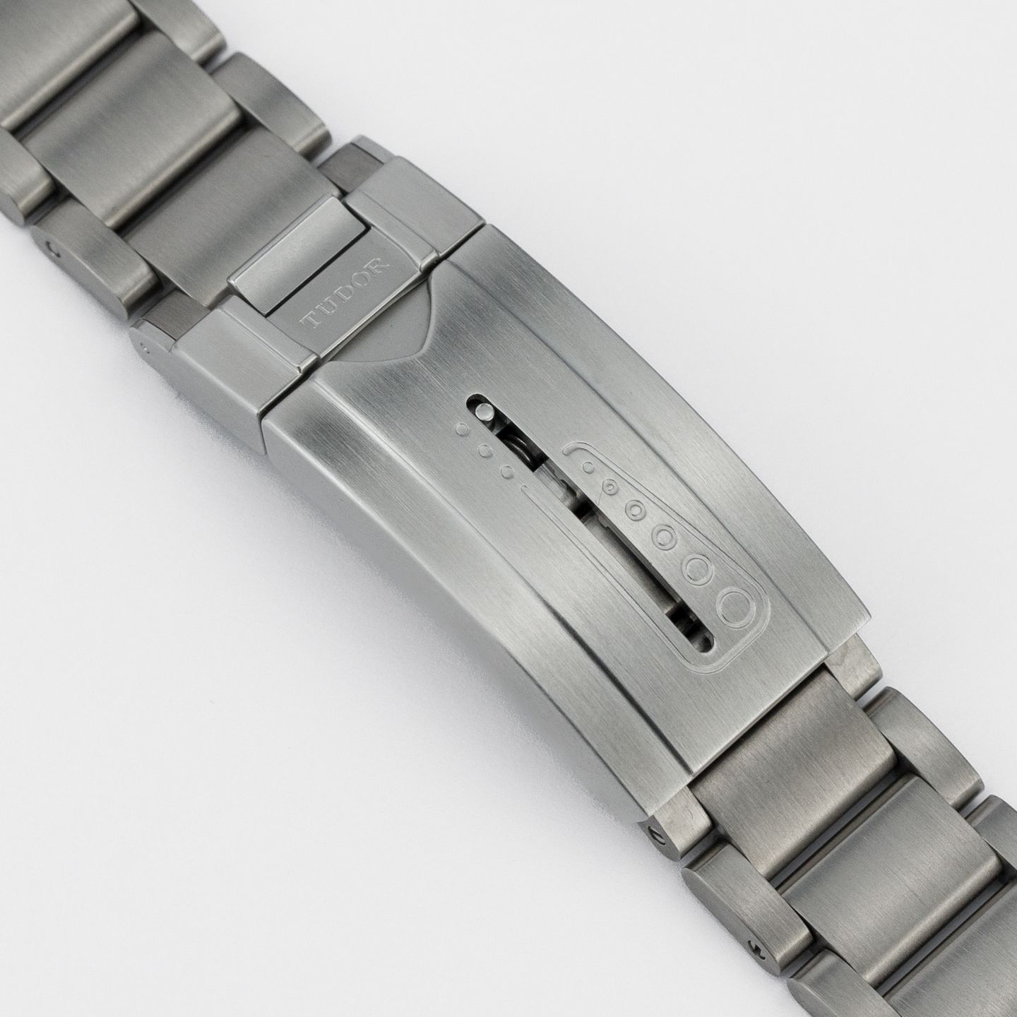 Tudor Pelagos 25600TB - (8/8)