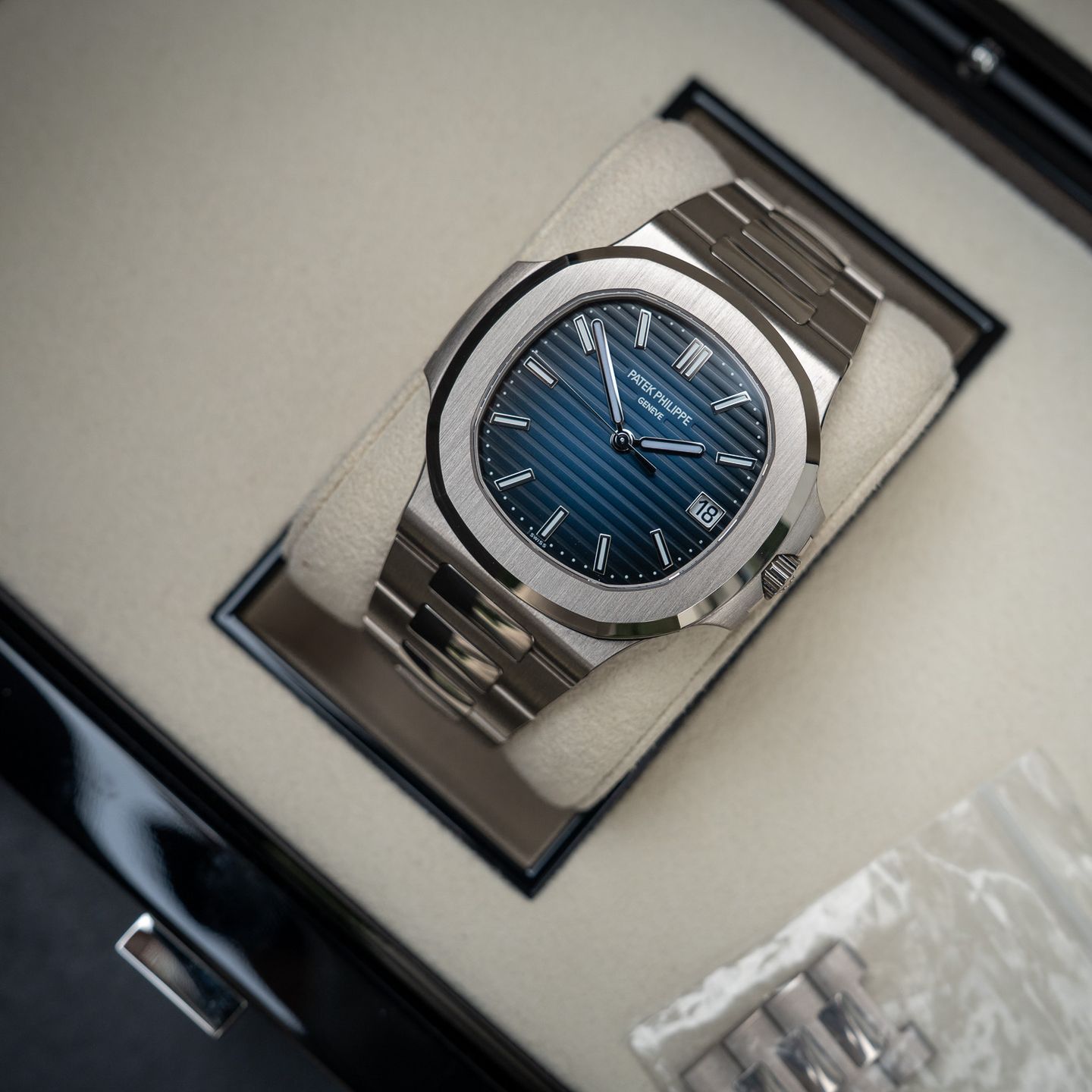 Patek Philippe Nautilus 5811 - (6/8)