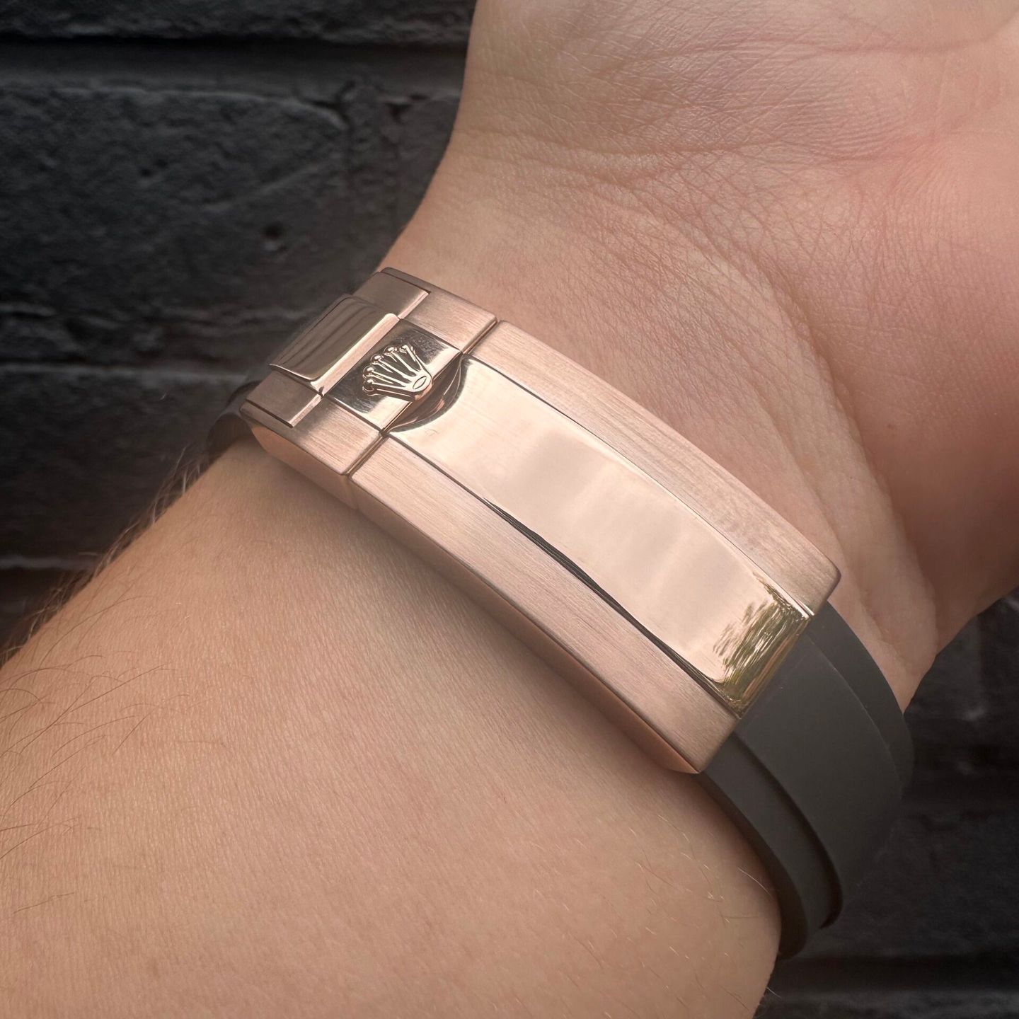 Rolex Yacht-Master 40 126655 (2025) - Black dial 40 mm Rose Gold case (4/6)